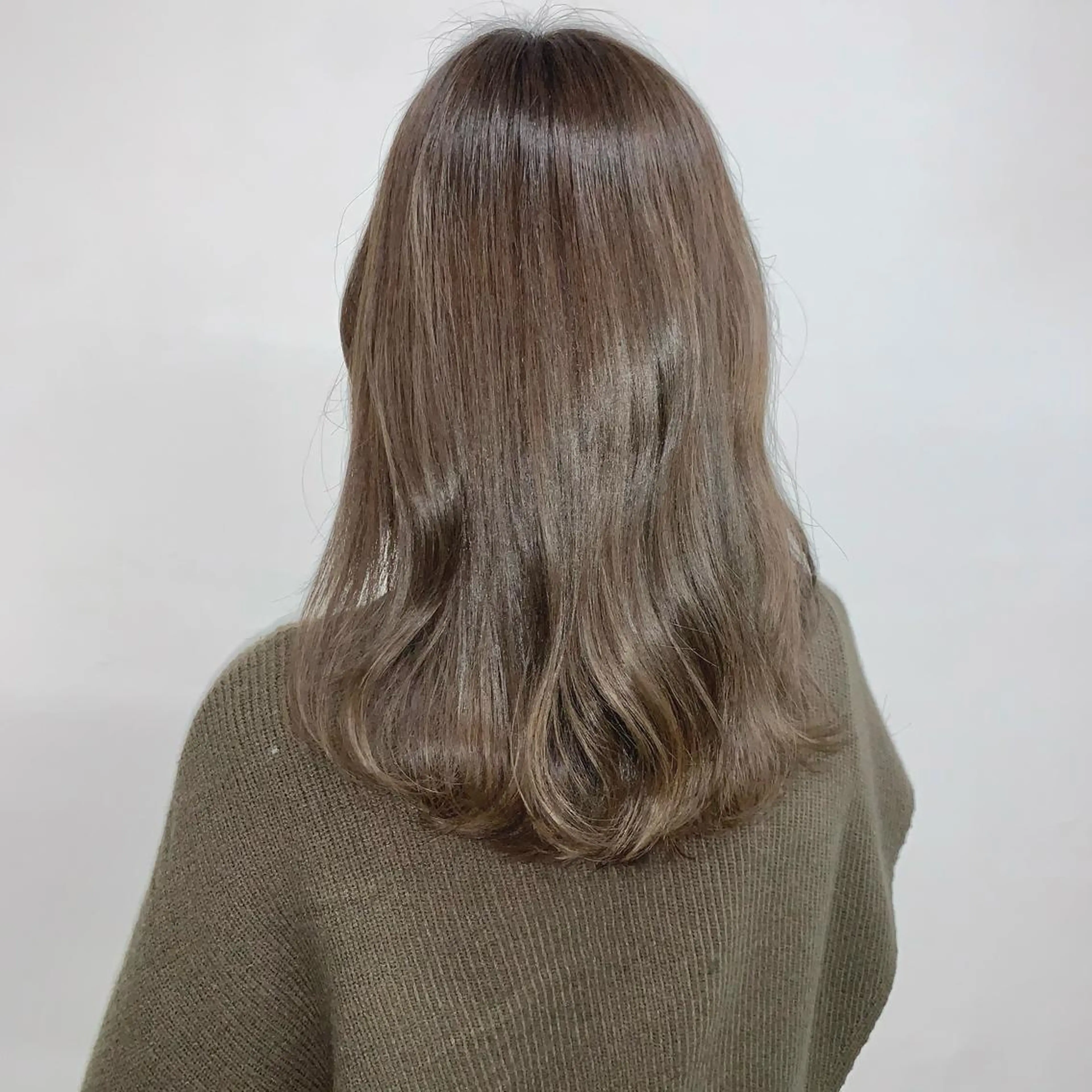 セミロング カラー 肌に馴染む暗髪 梅田・増田のヘアスタイル