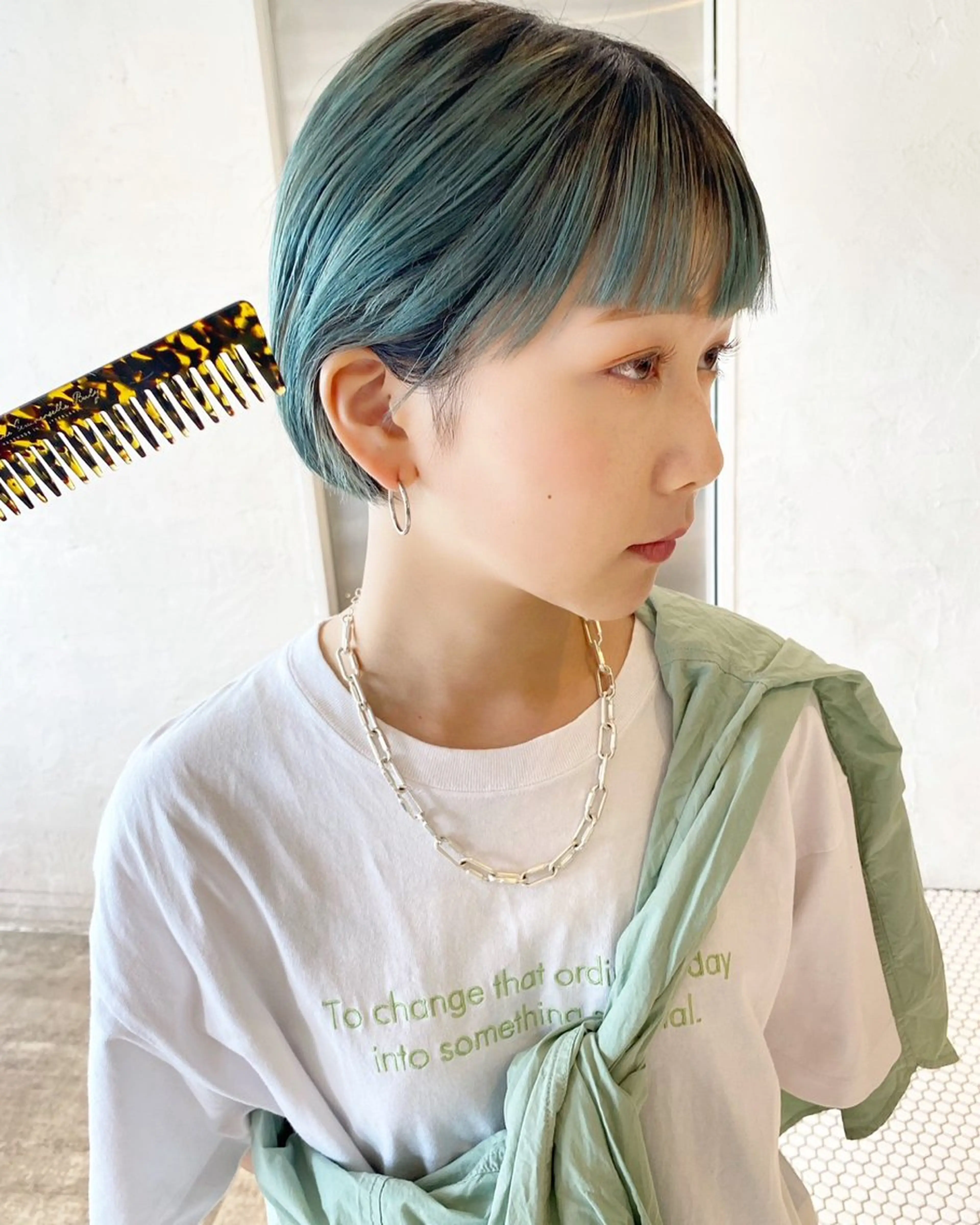 カット＋ブリーチ＋塩基カラーの写真