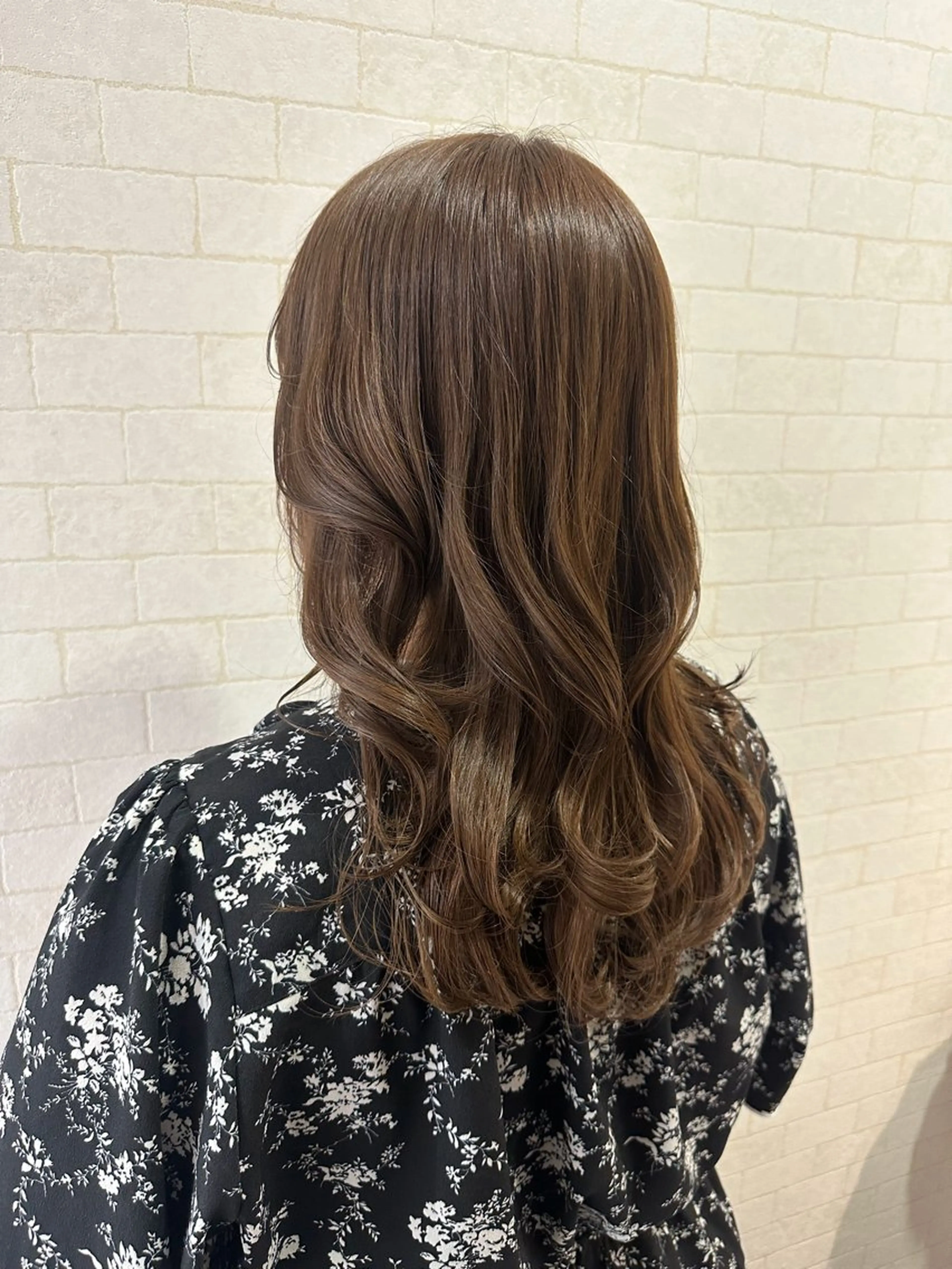 ロング カラー ブリーチ 透明感カラー ダブルカラー ブリーチなしカラー 顔まわりレイヤー 大人レイヤー& 透明感カラー💄のヘアスタイル