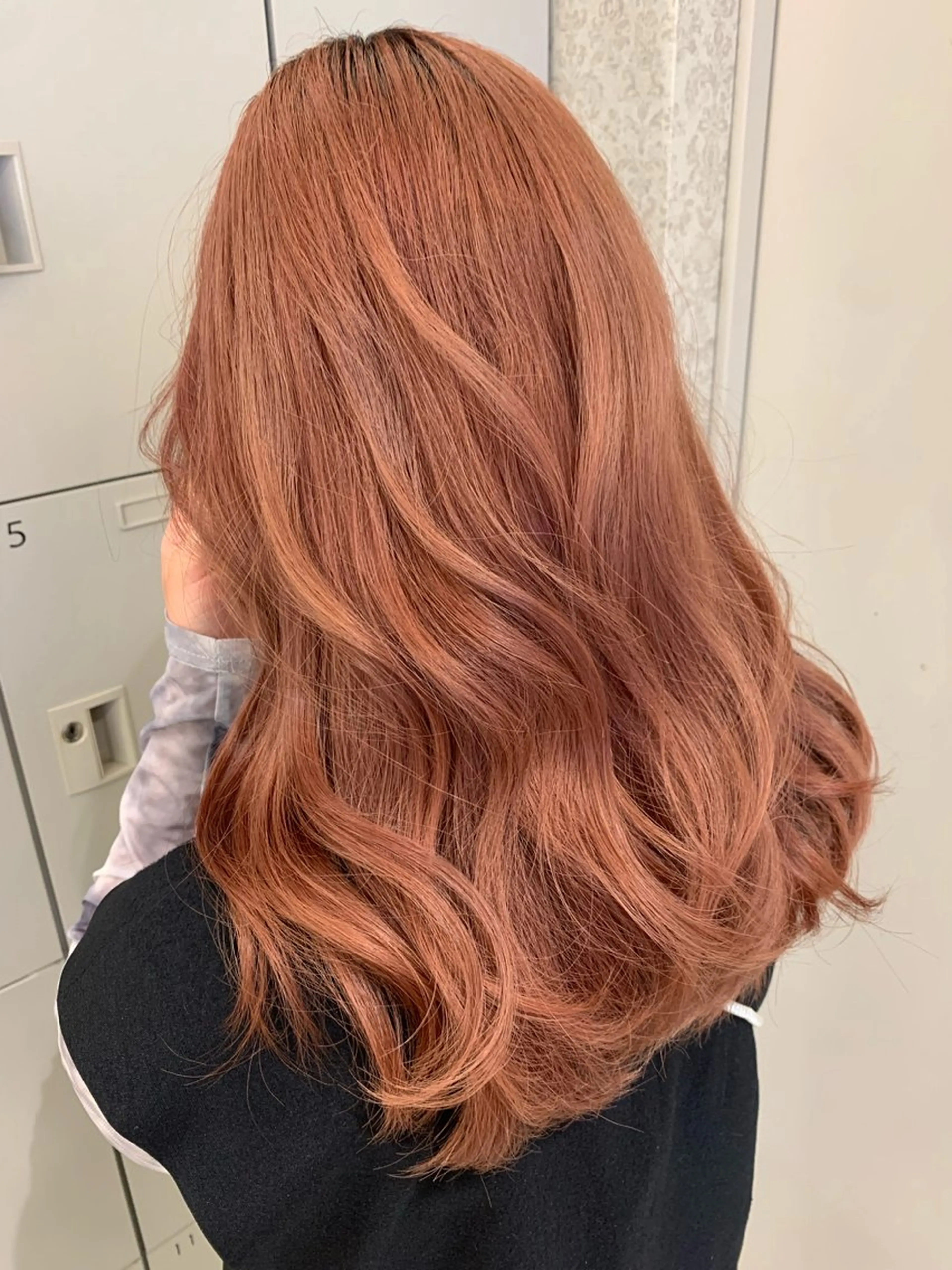ロング ブリーチなしカラー/ 暖色カラー/艶カラーのヘアスタイル