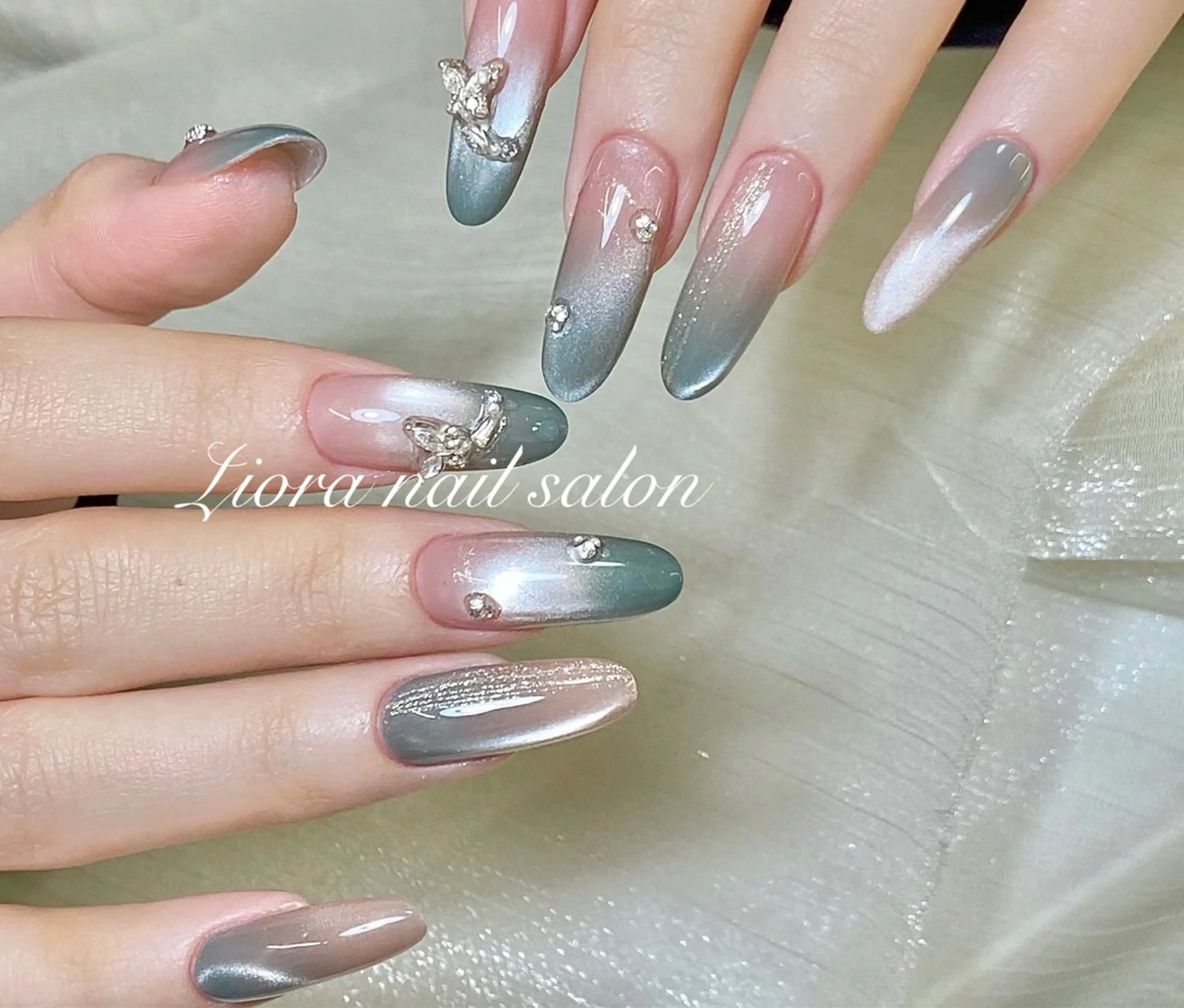 ネイル フレンチネイル ジェルネイル ガーリー グラデーション キラキラネイル ハンドネイル Liora nail スカルプ専門店のネイルデザイン