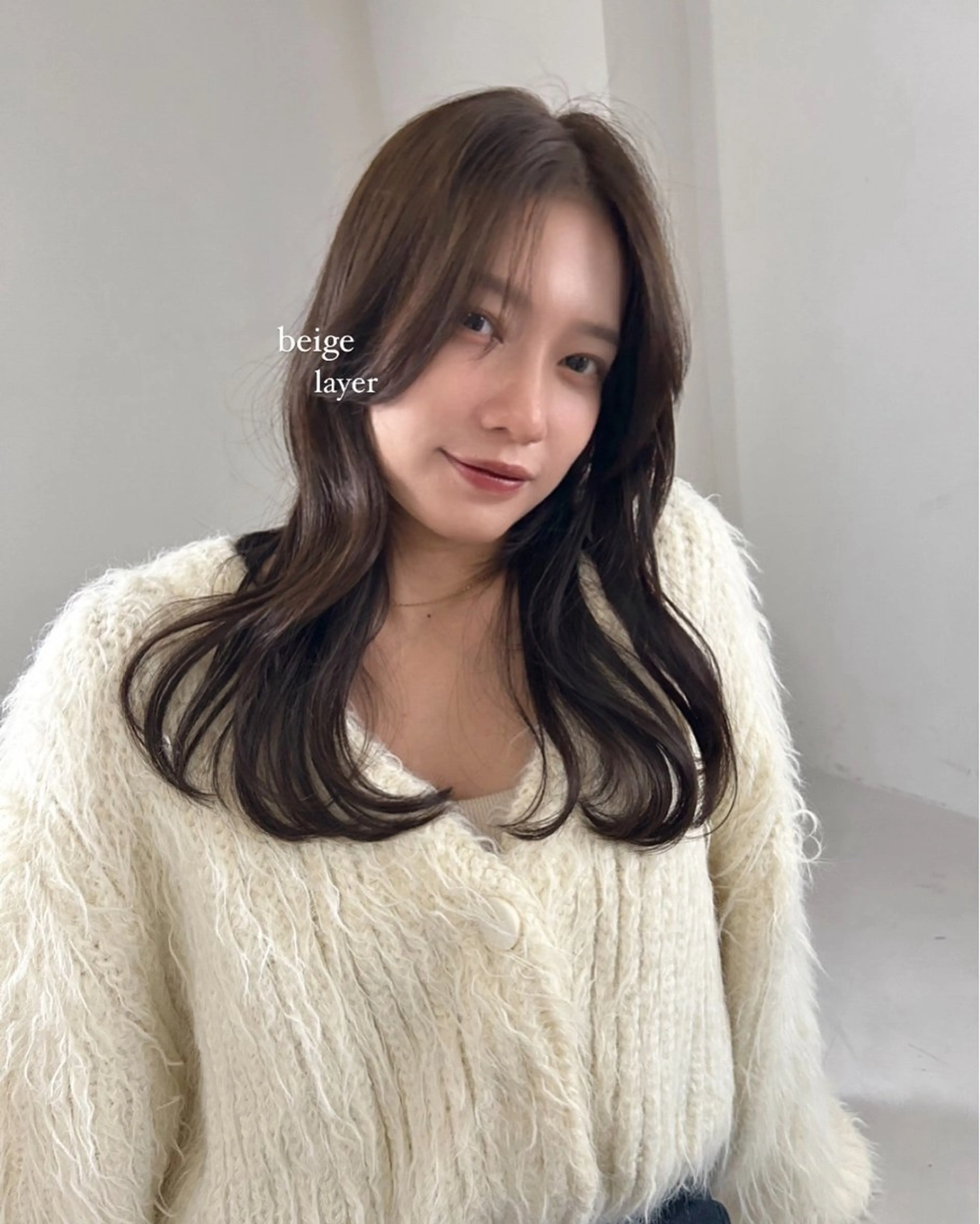 ミディアム カラー 透けるベージュ/ 艶カラー♡のヘアスタイル