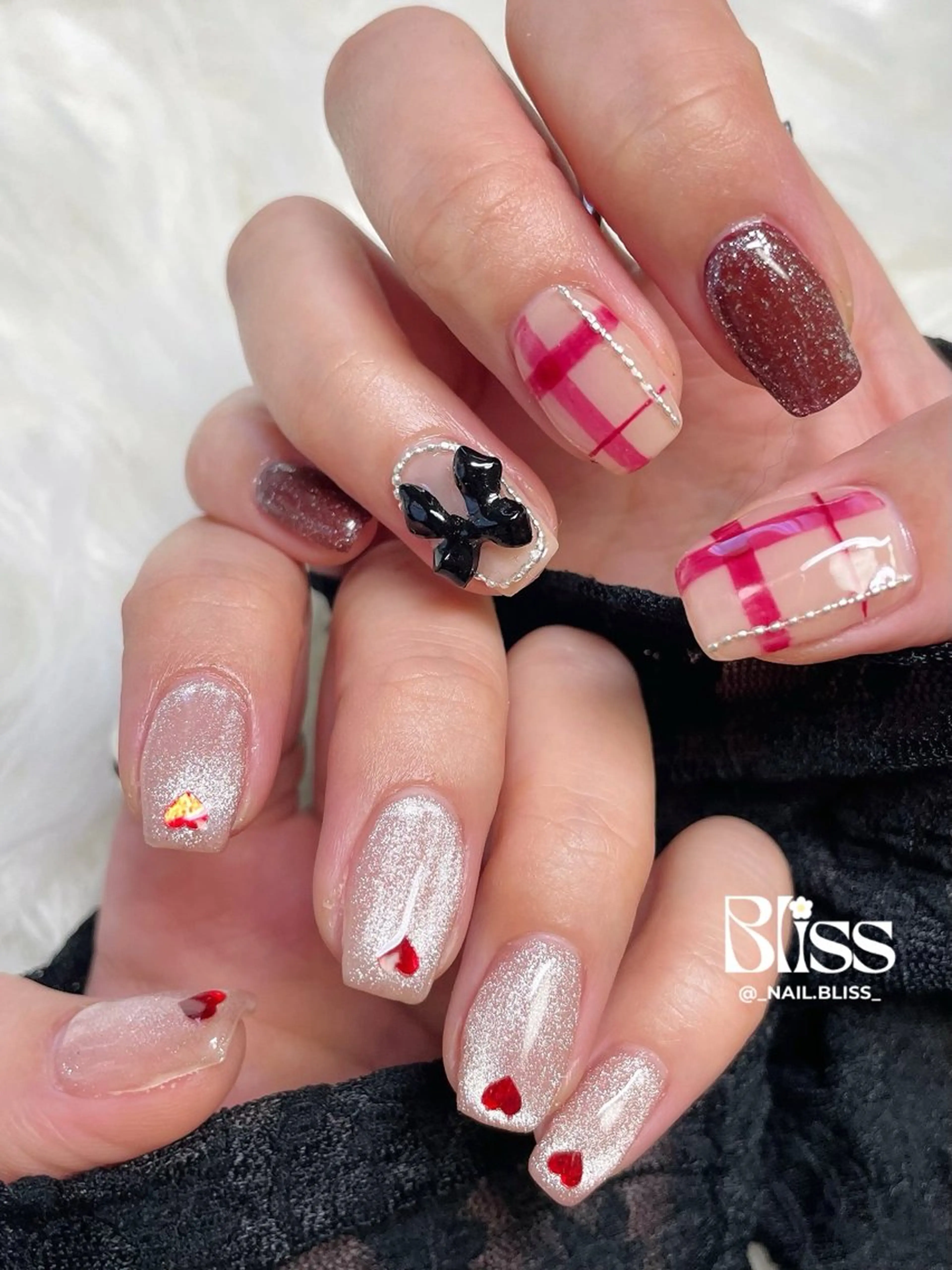 ネイル ガーリー マグネットネイル 持ち込み 冬ネイル クリスマス ハンドネイル NAIL BLISSのネイルデザイン