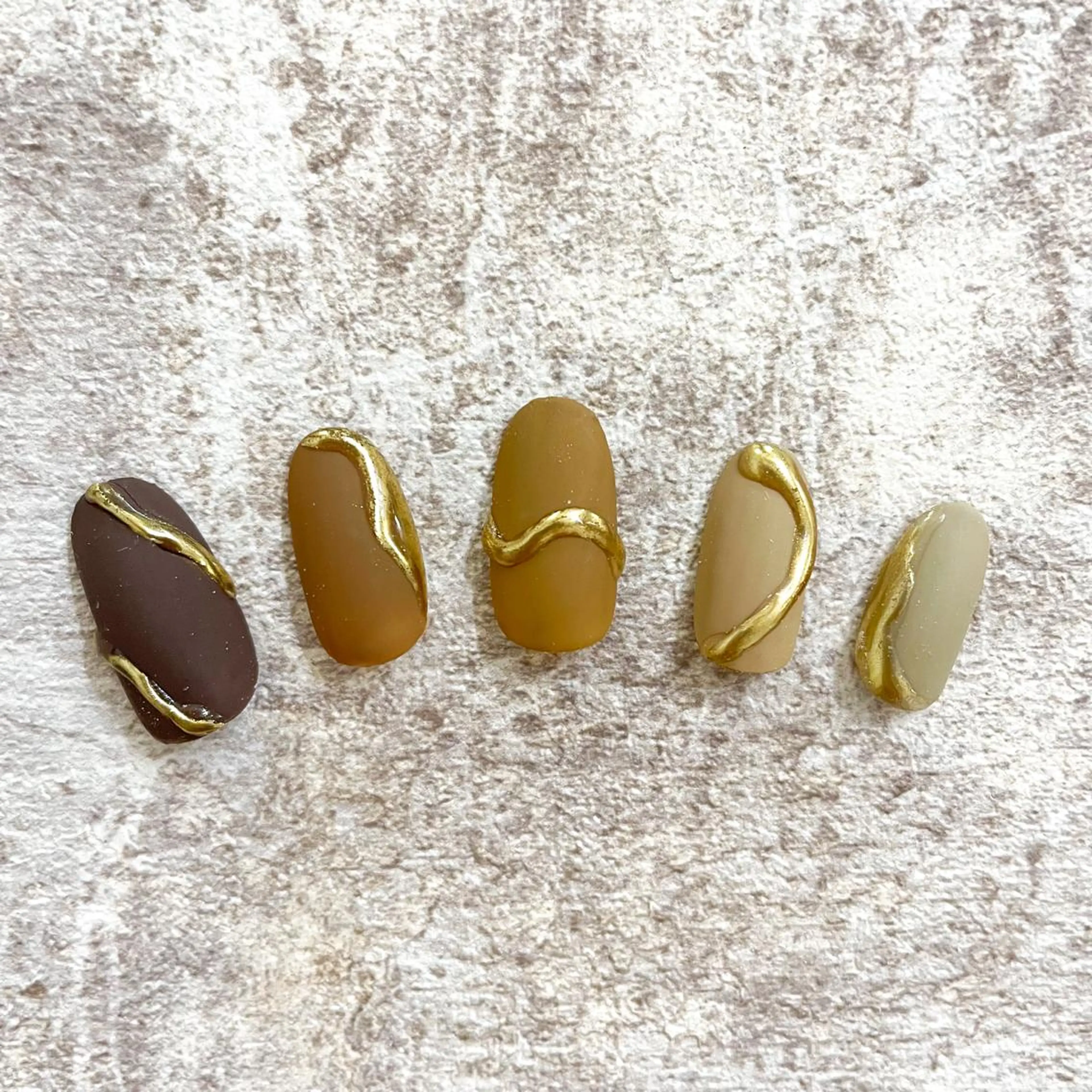 ネイル Tiary Nail Fのネイルデザイン