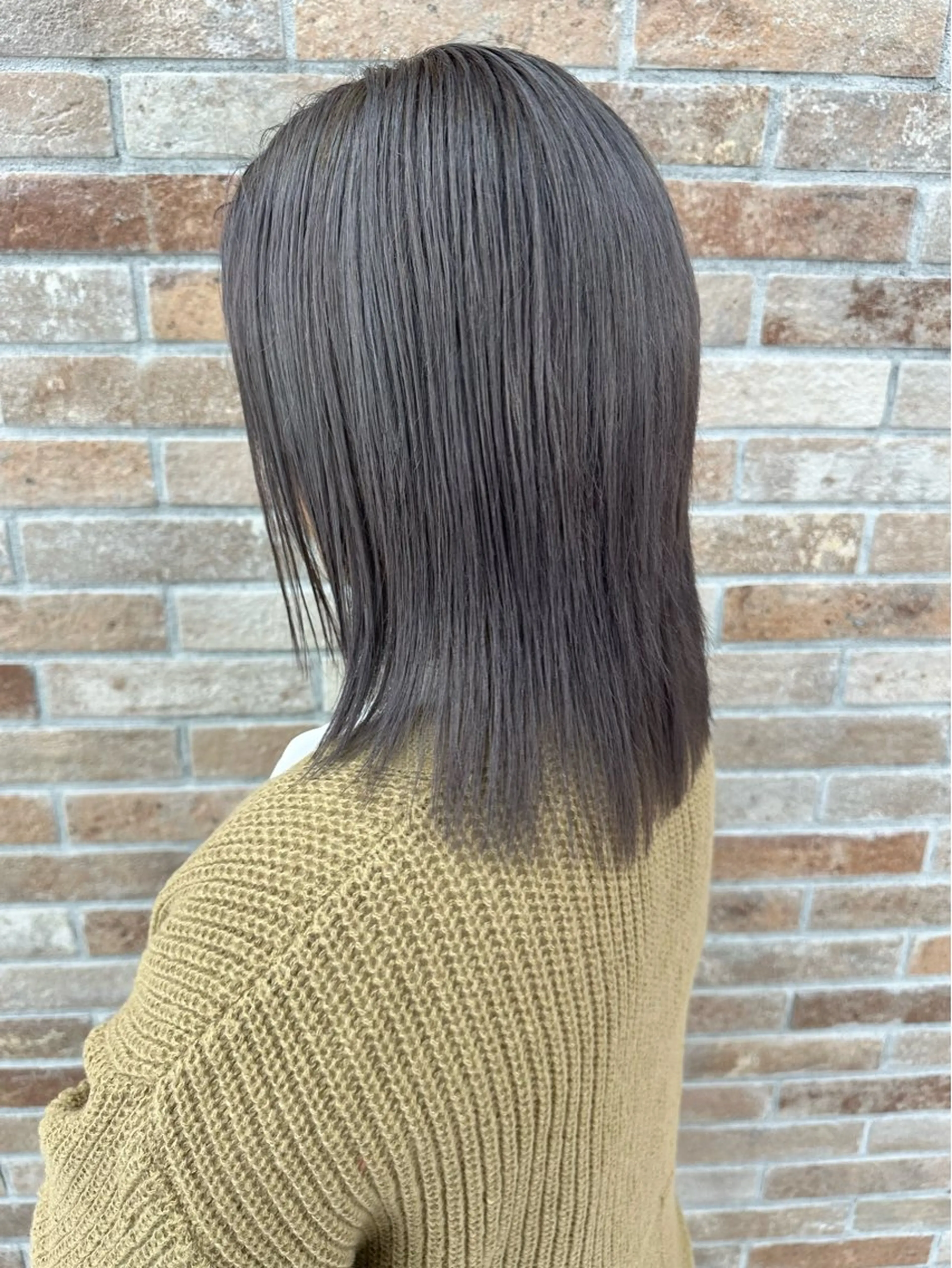 セミロング カラー ブリーチ 透明感カラー グレージュ シルバー シルバーグレージュ 齋藤 らいのヘアスタイル