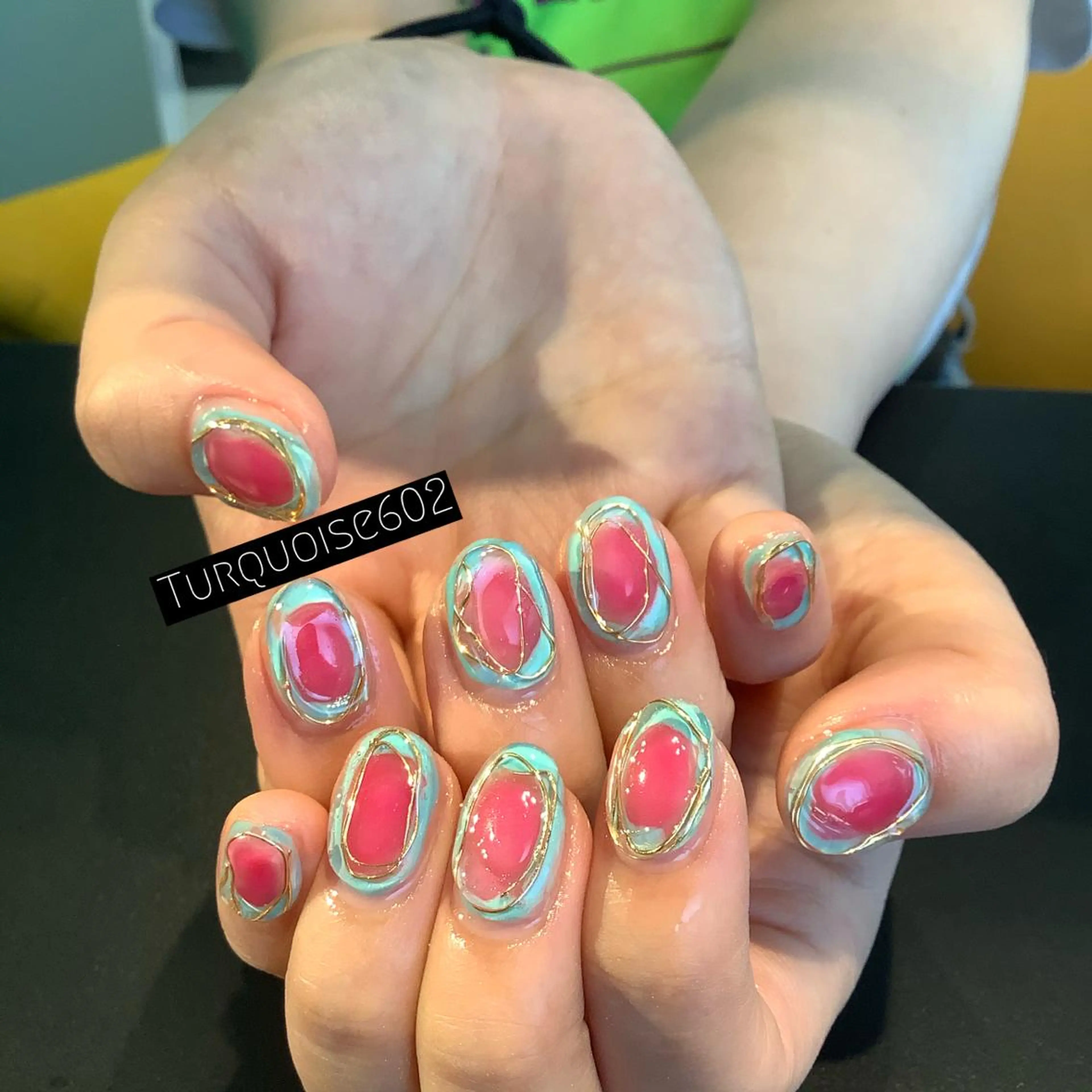 ネイル ハンドネイル ハンドケア 個性派ネイルサロン 💅🏼ターコイズのネイルデザイン