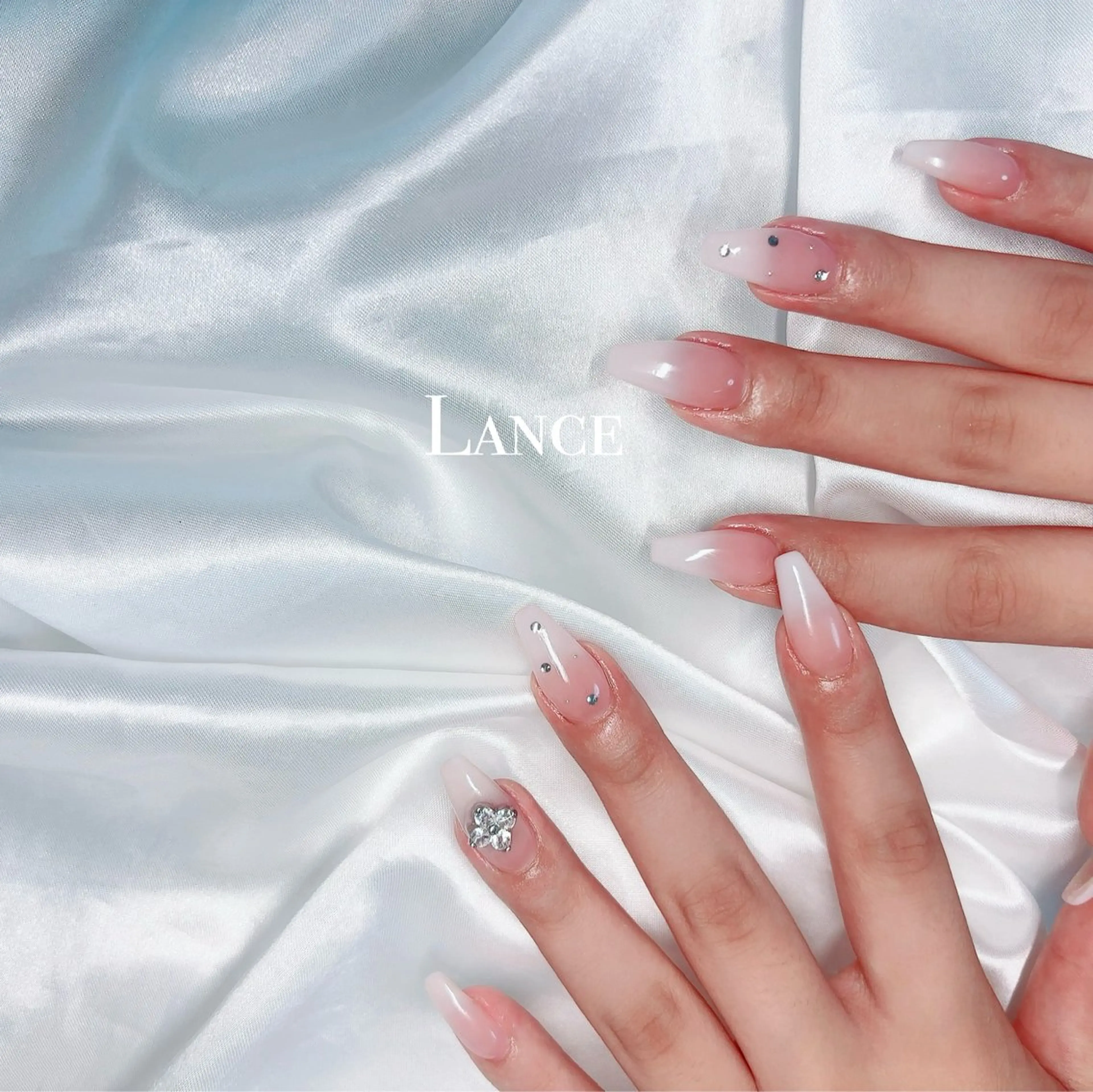 ネイル オーロラネイル フットネイル フレンチネイル キラキラネイル 韓国ネイル ハンドネイル Lance nailのネイルデザイン