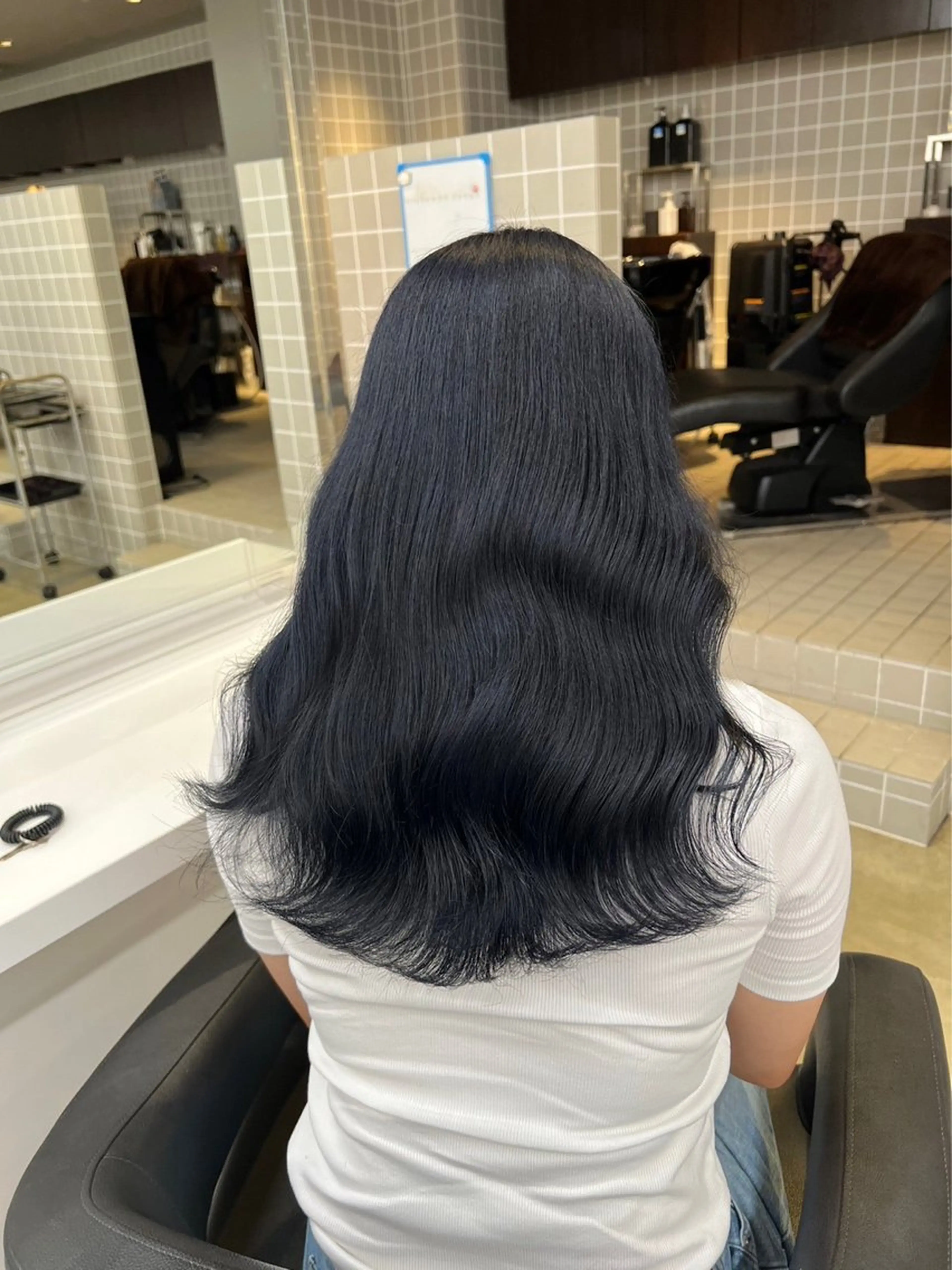 ミディアム 寒色＆ブリーチ特化 寒色MiOのヘアスタイル