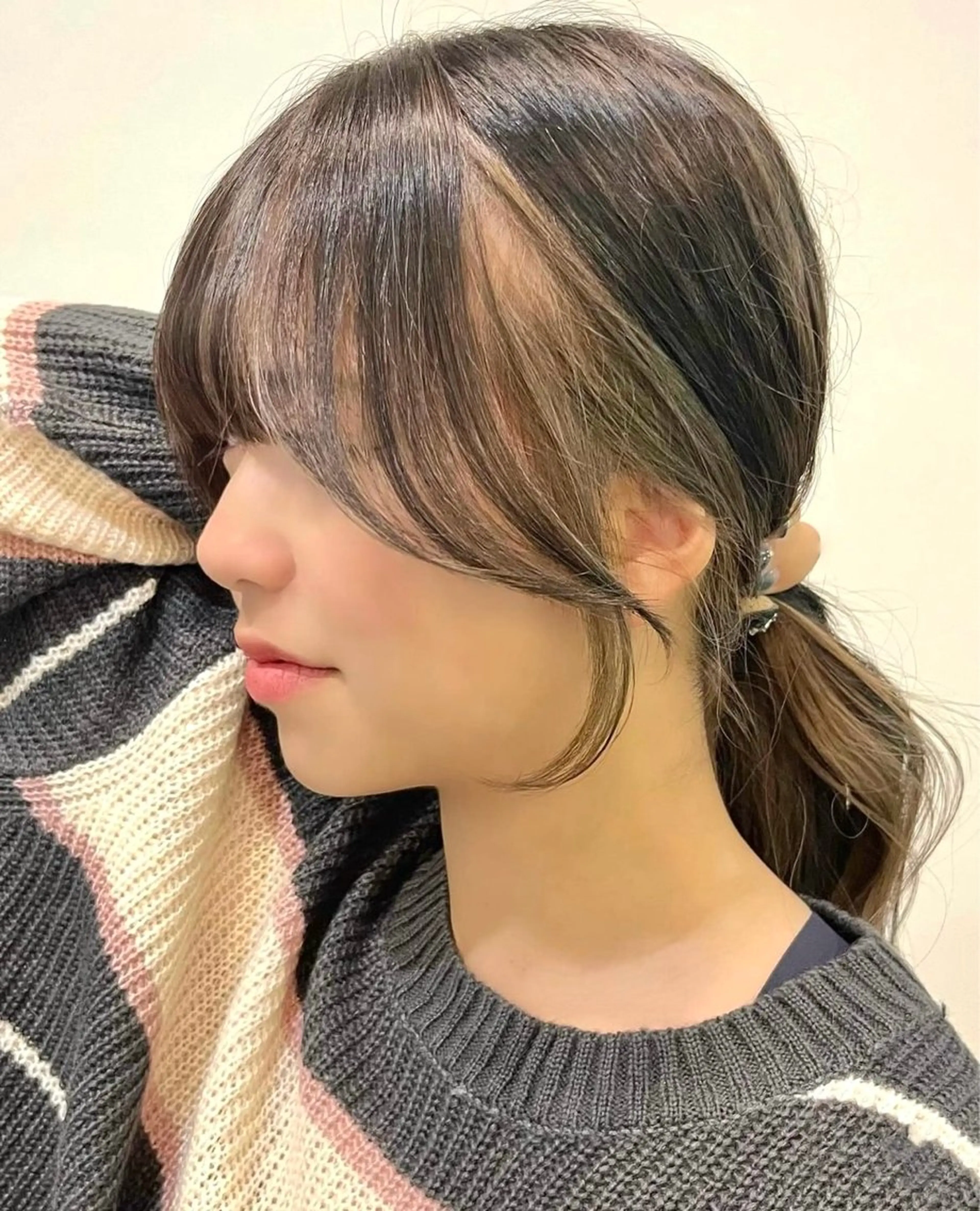 セミロング カラー グレージュ くびれヘア 顔まわりレイヤー 韓国風ヘア レイヤーカット カット ヘアカラー VIEW EHIME 齋藤  あつきのヘアスタイル