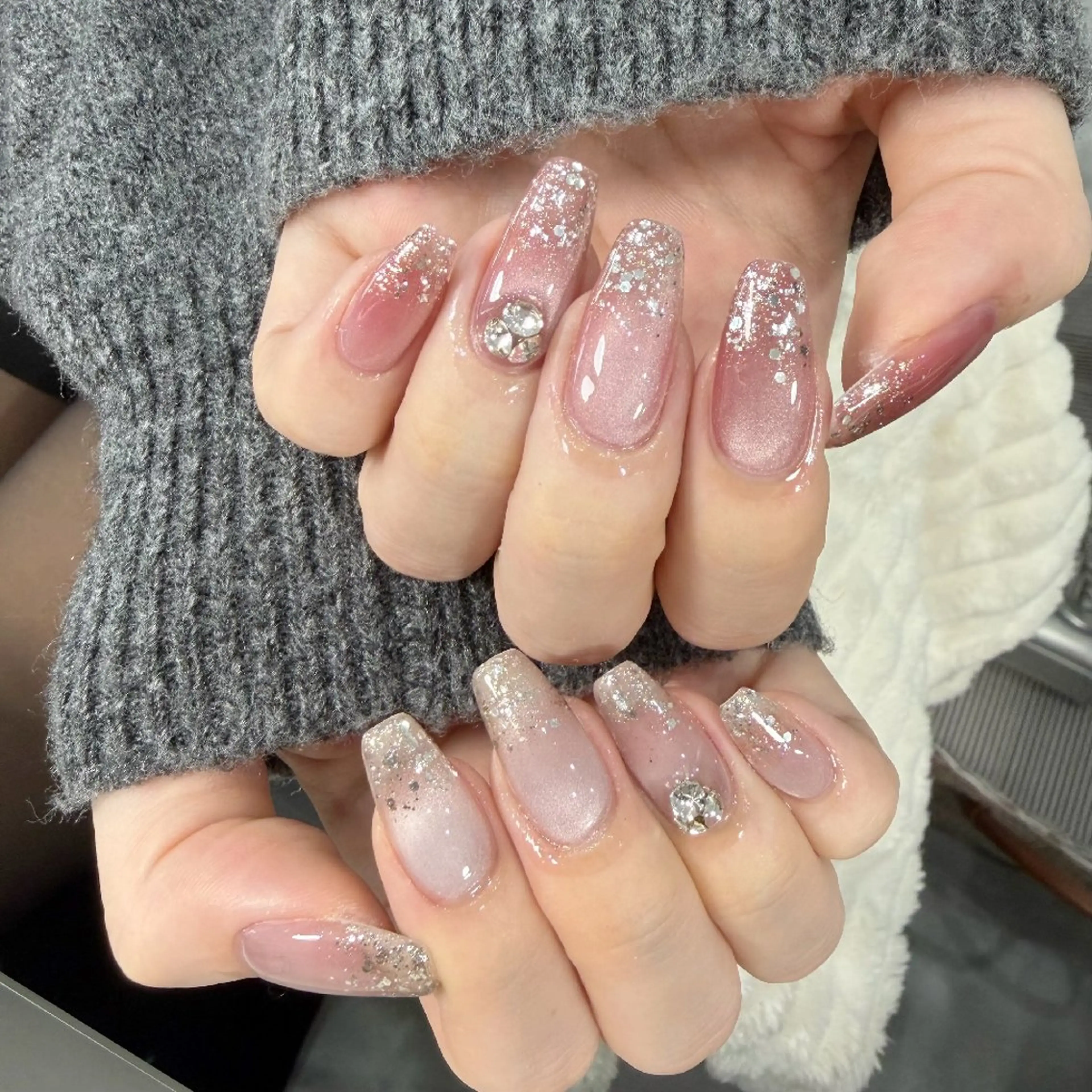 ネイル チークネイル フレンチネイル ジェルネイル ガーリー キラキラネイル ハンドネイル UM Nail Salonのネイルデザイン