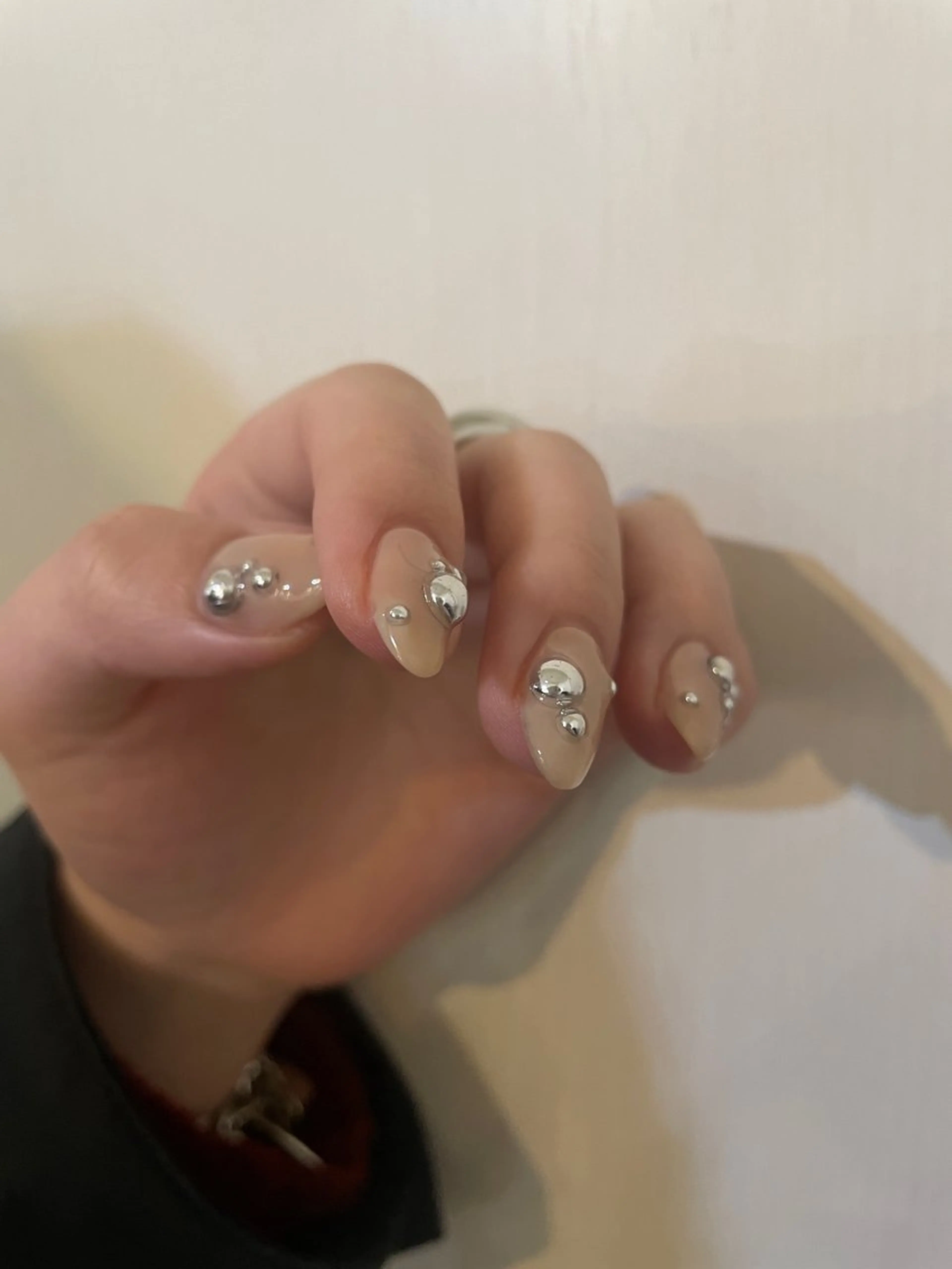 ネイル ハンドネイル anyora nail salon所属・大人ワンホン キラキラ／Ayanoのネイルデザイン