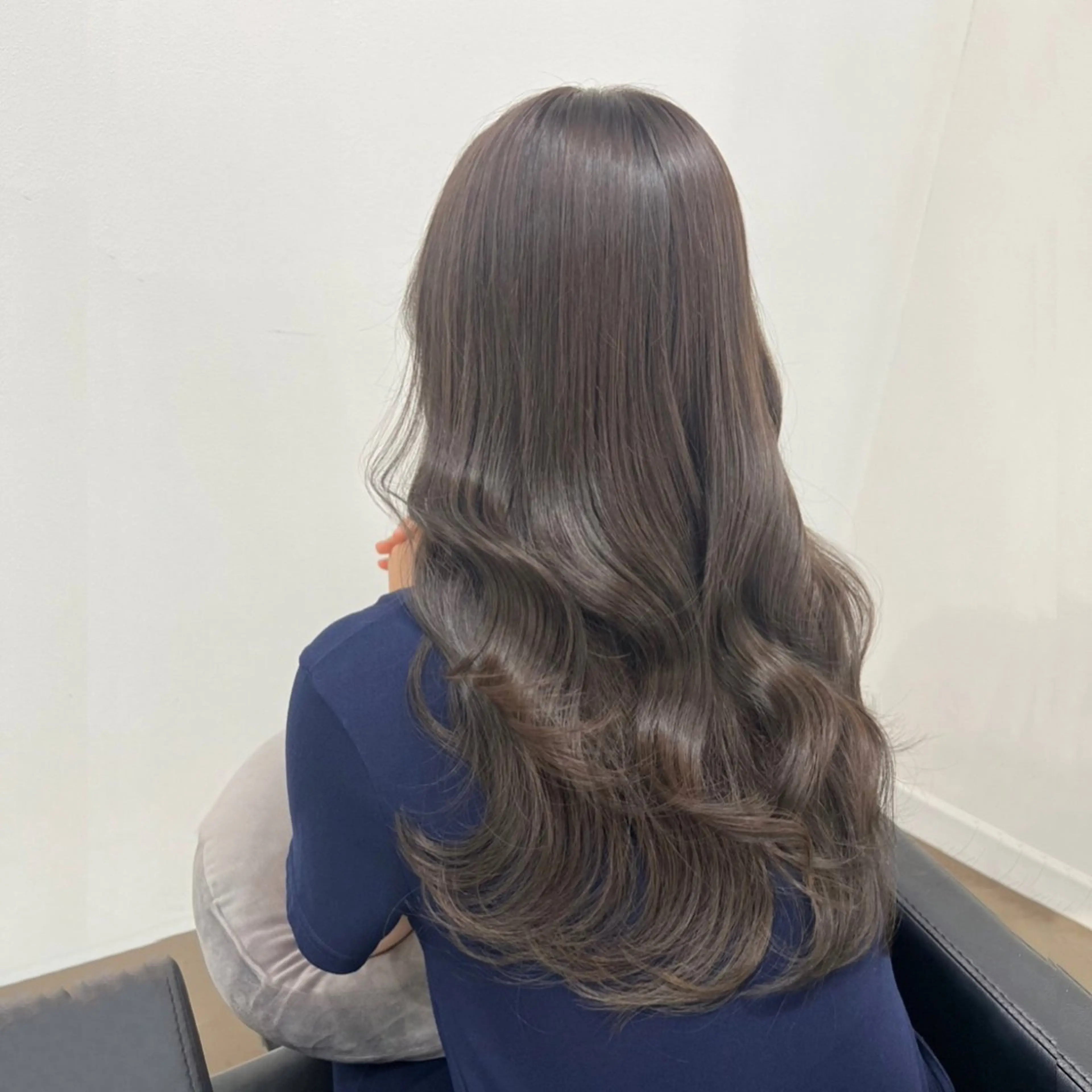 ロング カラー 透明感カラー グレージュ ヘアカラー トリートメント ioe 元町のヘアスタイル