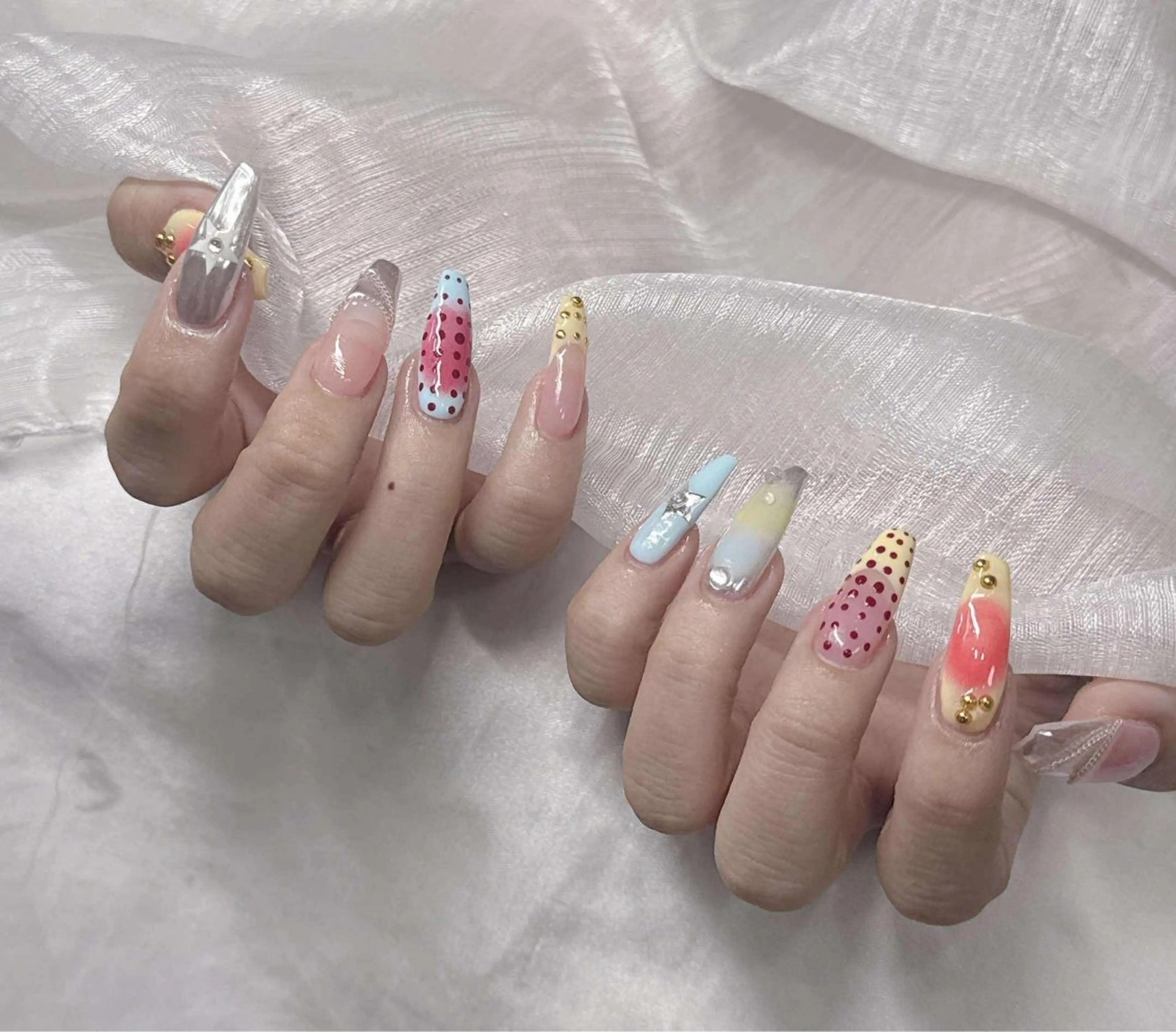 ネイル 長さ出し グラデーション 卒業式 キラキラネイル マグネットネイル ハンドネイル Lee Nailsのネイルデザイン