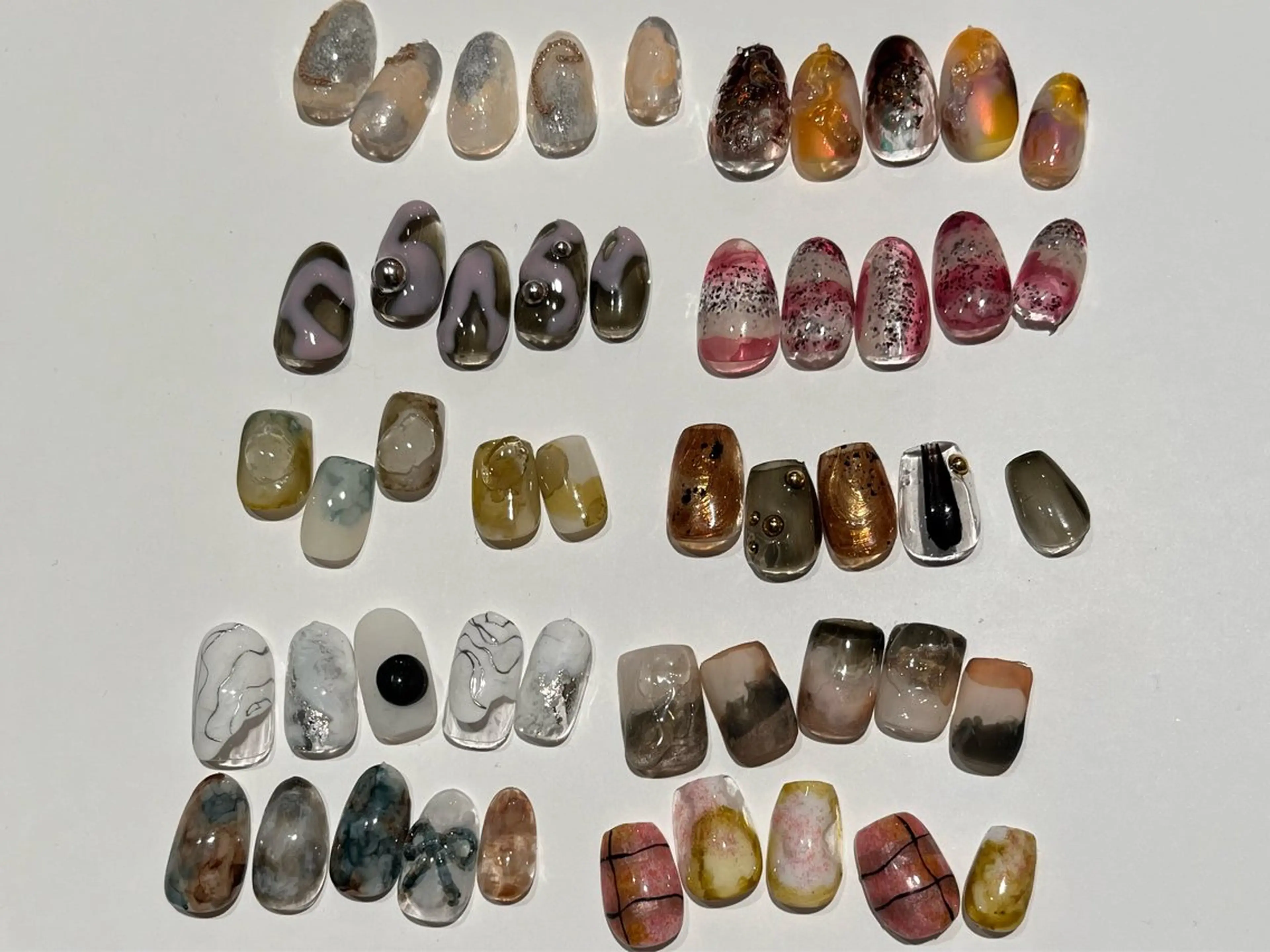 ミディアム ハンドネイル watabe .のネイルデザイン