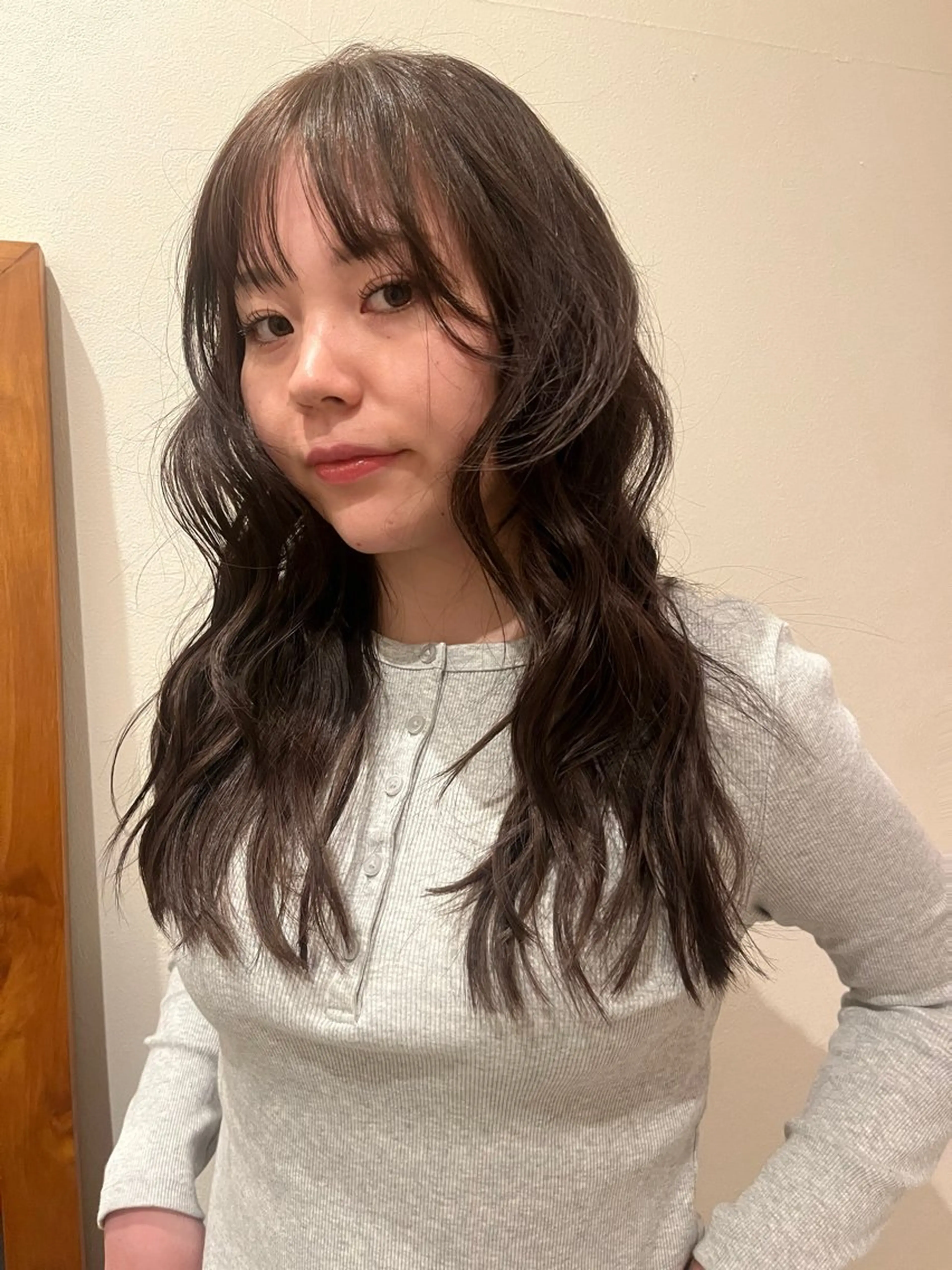 セミロング カラー グレージュ ラベンダーカラー ヘアカラー Fleur 西 優希のヘアスタイル