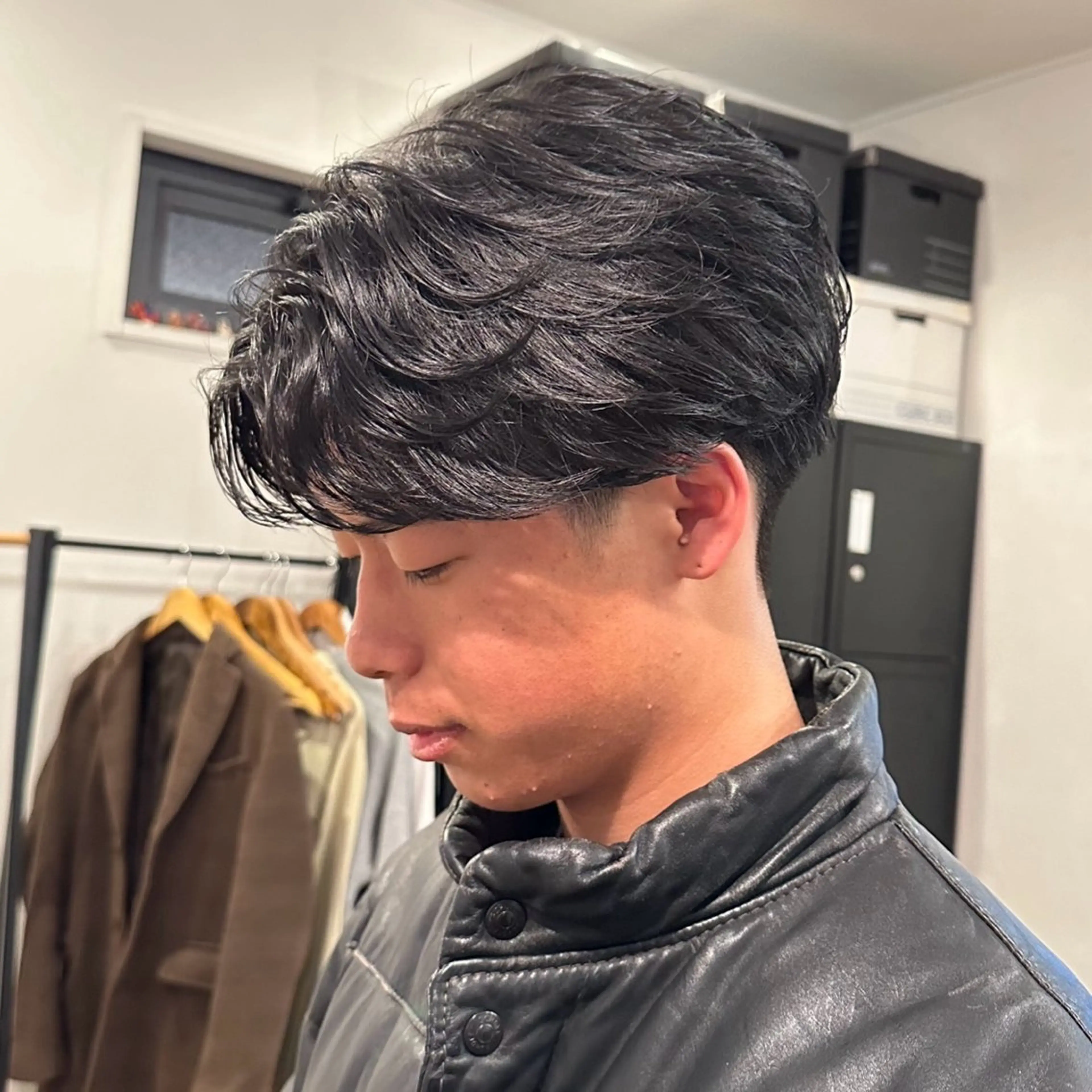 ショート パーマ メンズ ビジネス センターパート フェザーパーマ メンズ就活ヘア メンズパーマ カット パーマ トリートメント 【メンズヘア】 原宿/Kasumiのヘアスタイル