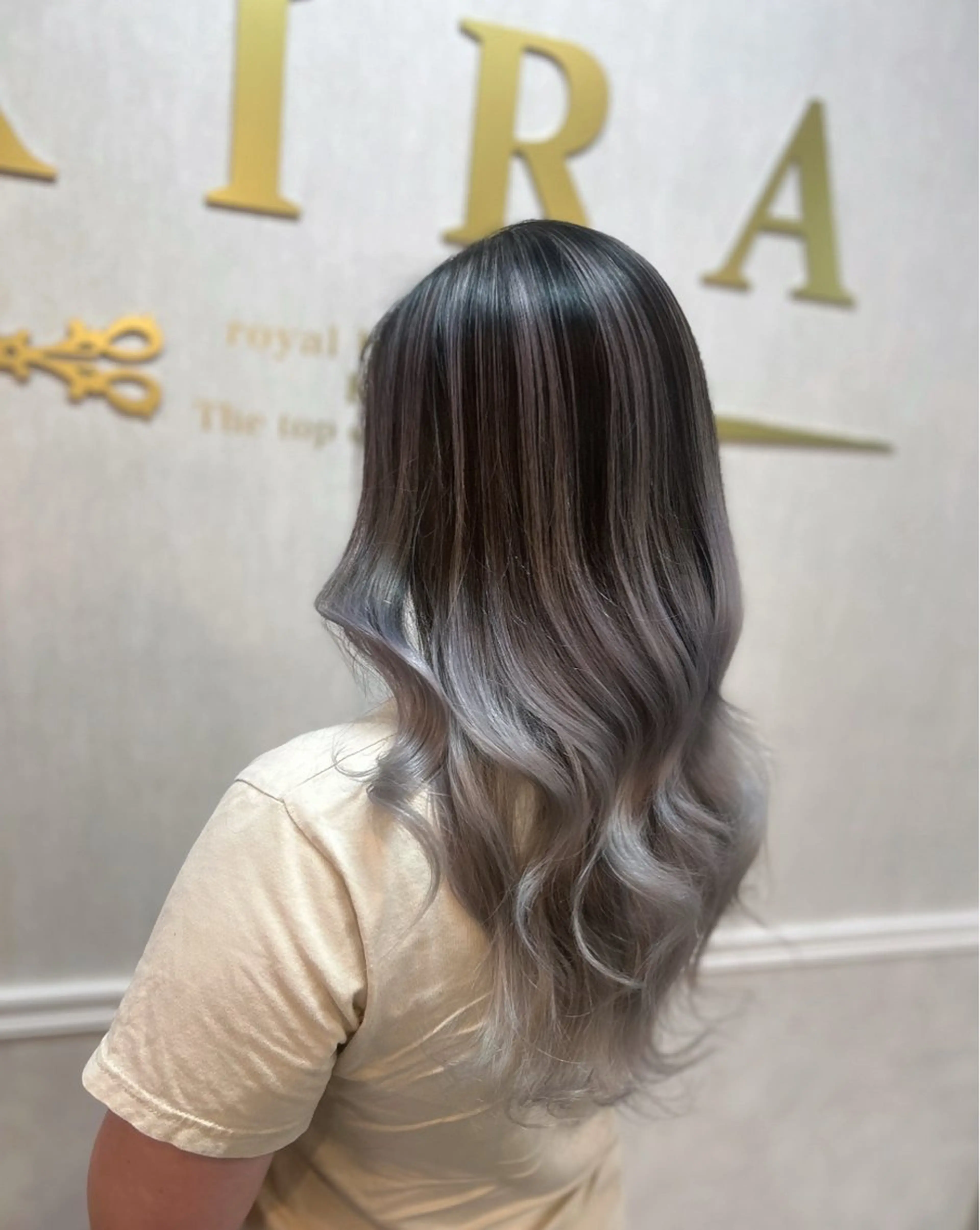 ロング レイヤーカット 石井 綾乃のヘアスタイル