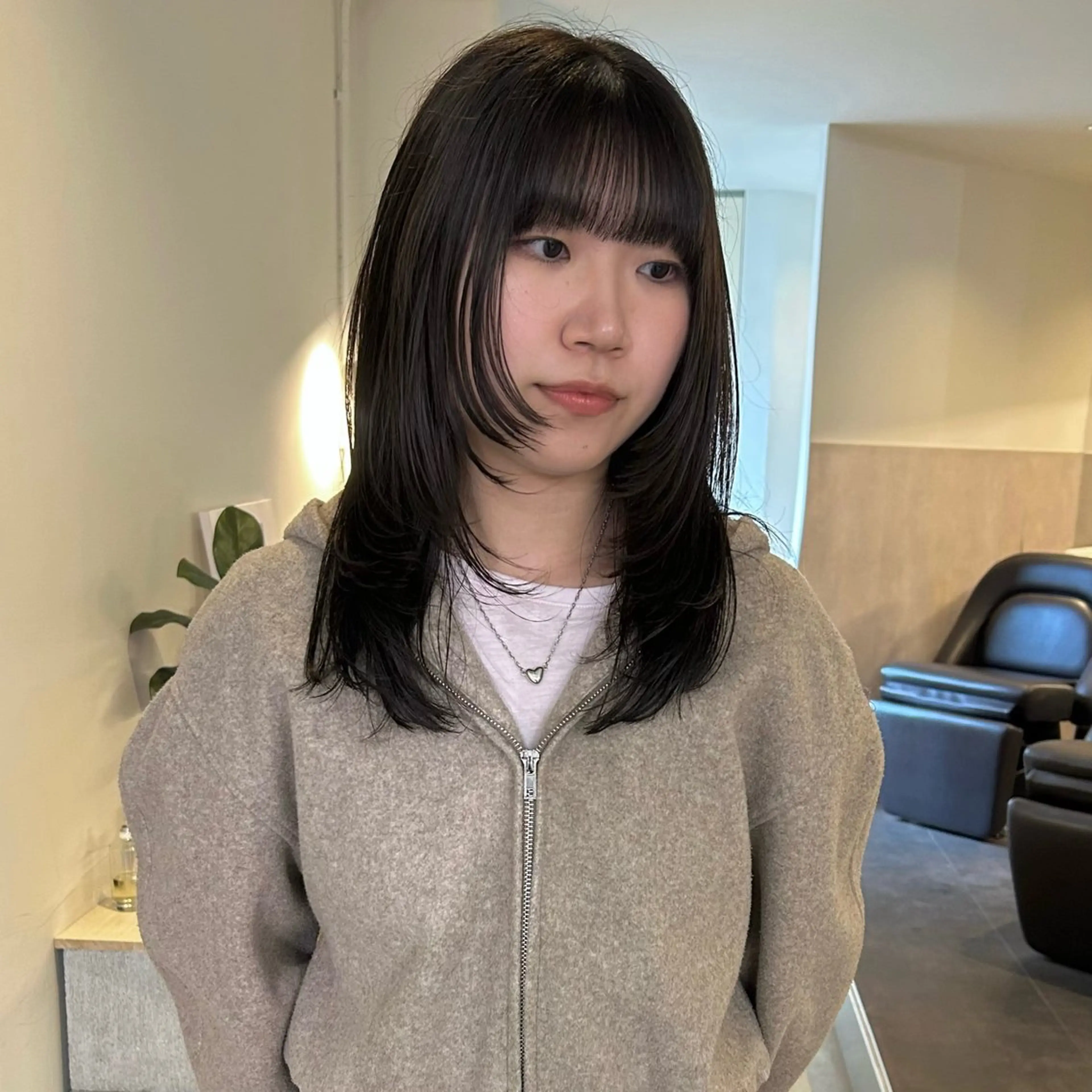 ミディアム カラー 透明感カラー 顔まわりレイヤー 顔周りカット ハッシュカット 姫カット カット ヘアカラー トリートメント nonoka オリーブ/レイヤーのヘアスタイル