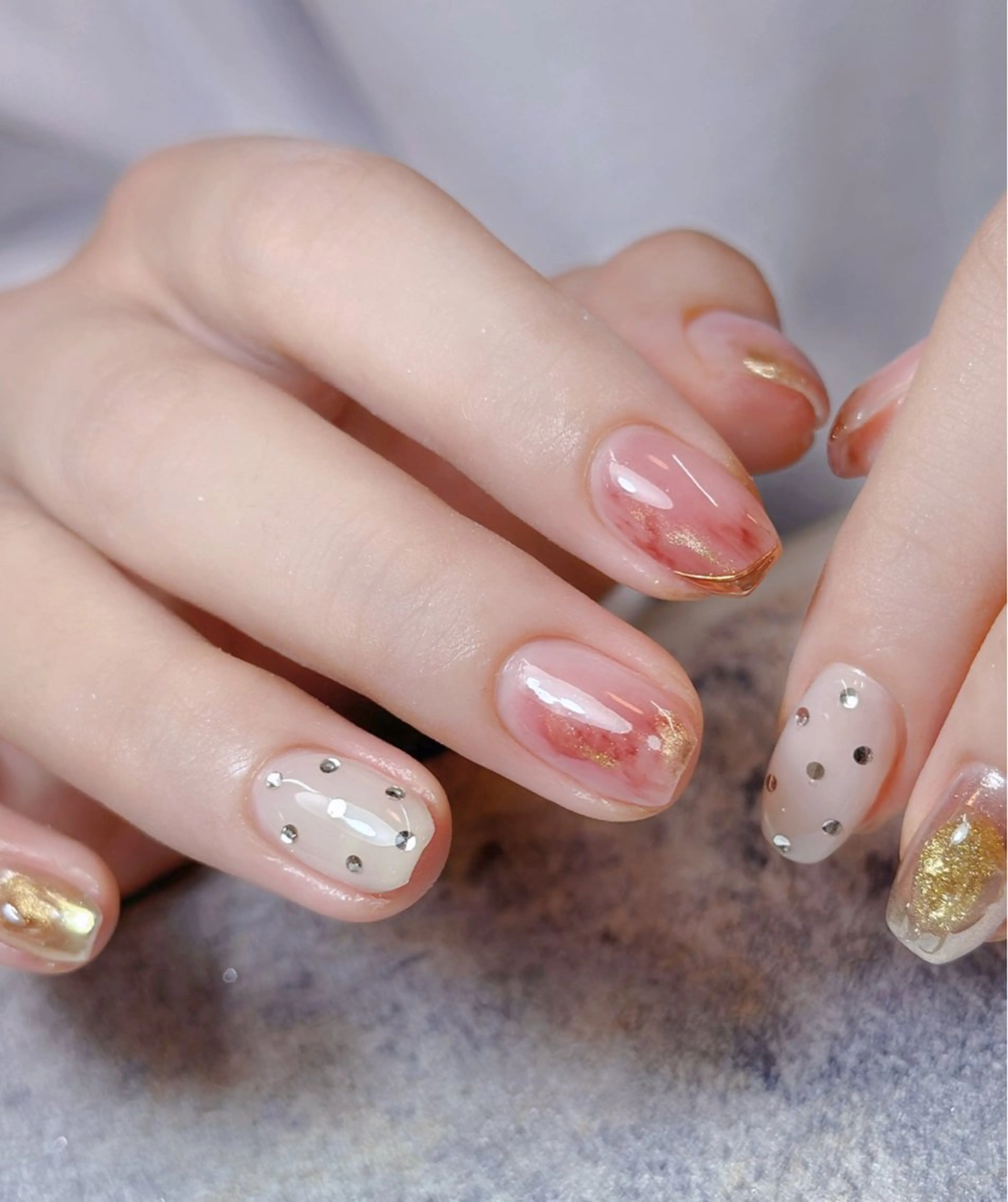 ネイル チークネイル フレンチネイル 韓国ネイル マグネットネイル ミラーネイル ハンドネイル MOCHI 新大久保のネイルデザイン