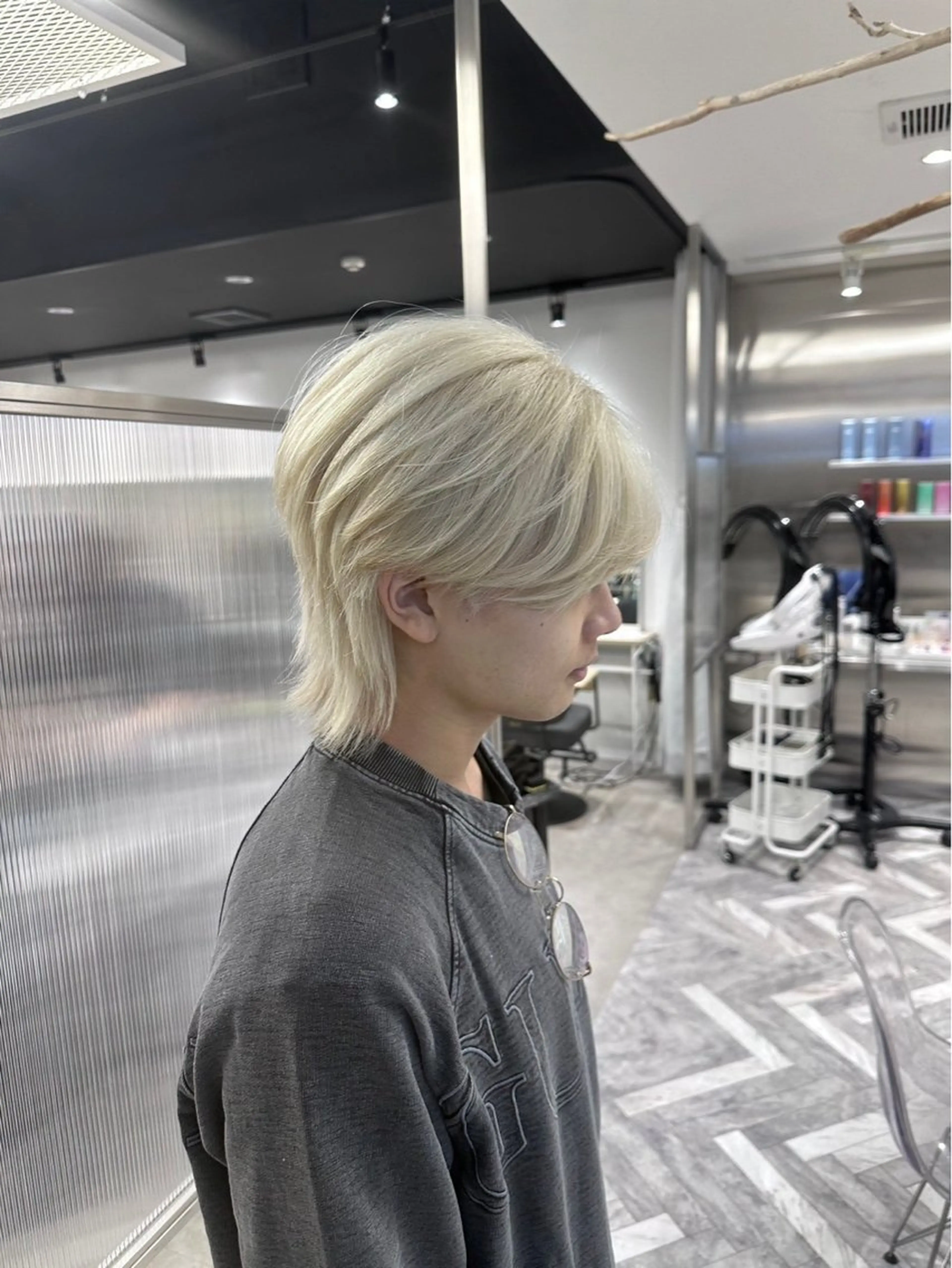 ショート カラー メンズ メンズバレイヤージュ メンズブリーチ メンズハイライト メンズハイトーン メンズインナーカラー カット ヘアカラー シャドウパーマ/ ルーズパーマ/メンズのヘアスタイル