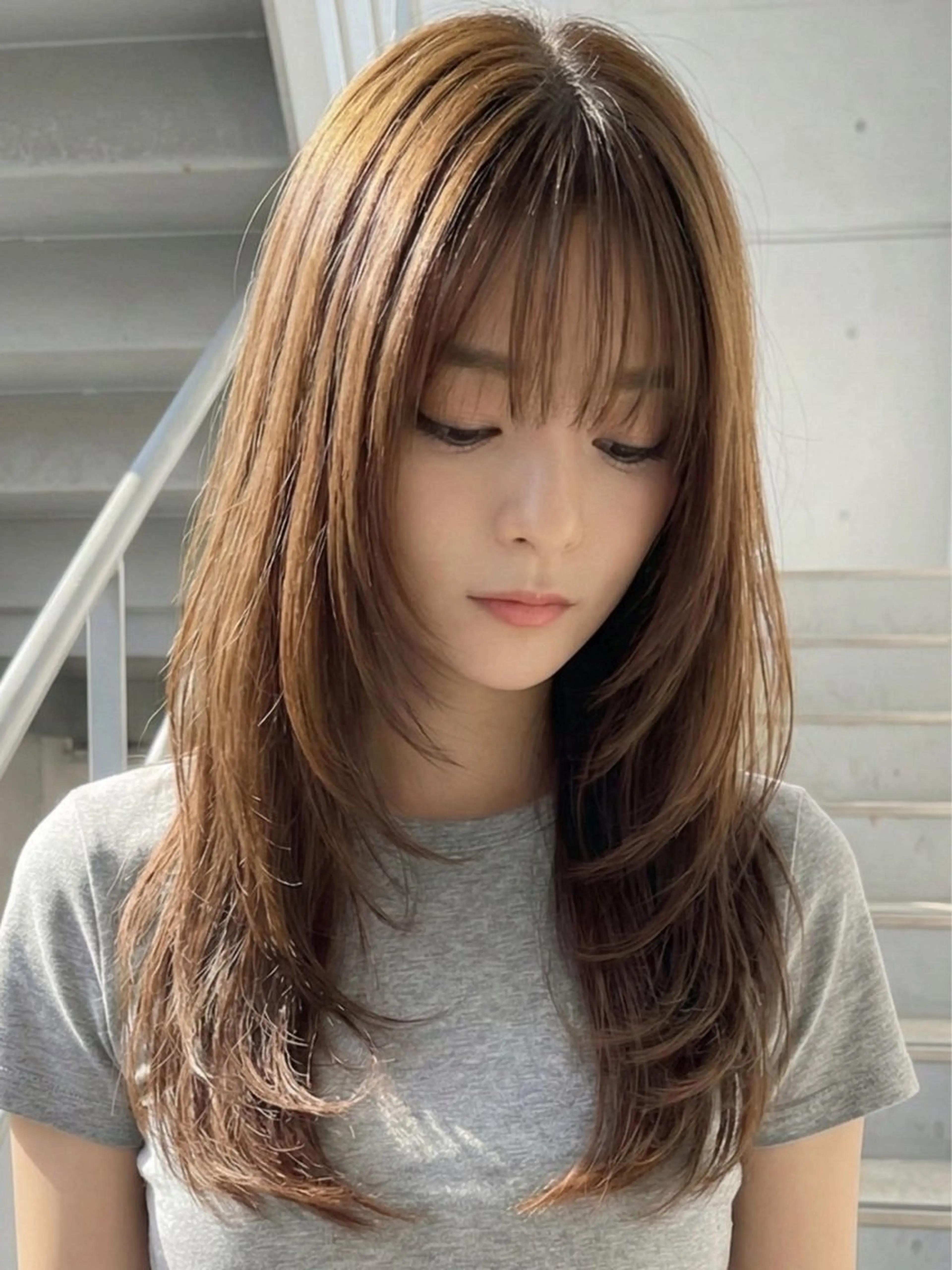 セミロング カラー Rowel ローウェルのヘアスタイル