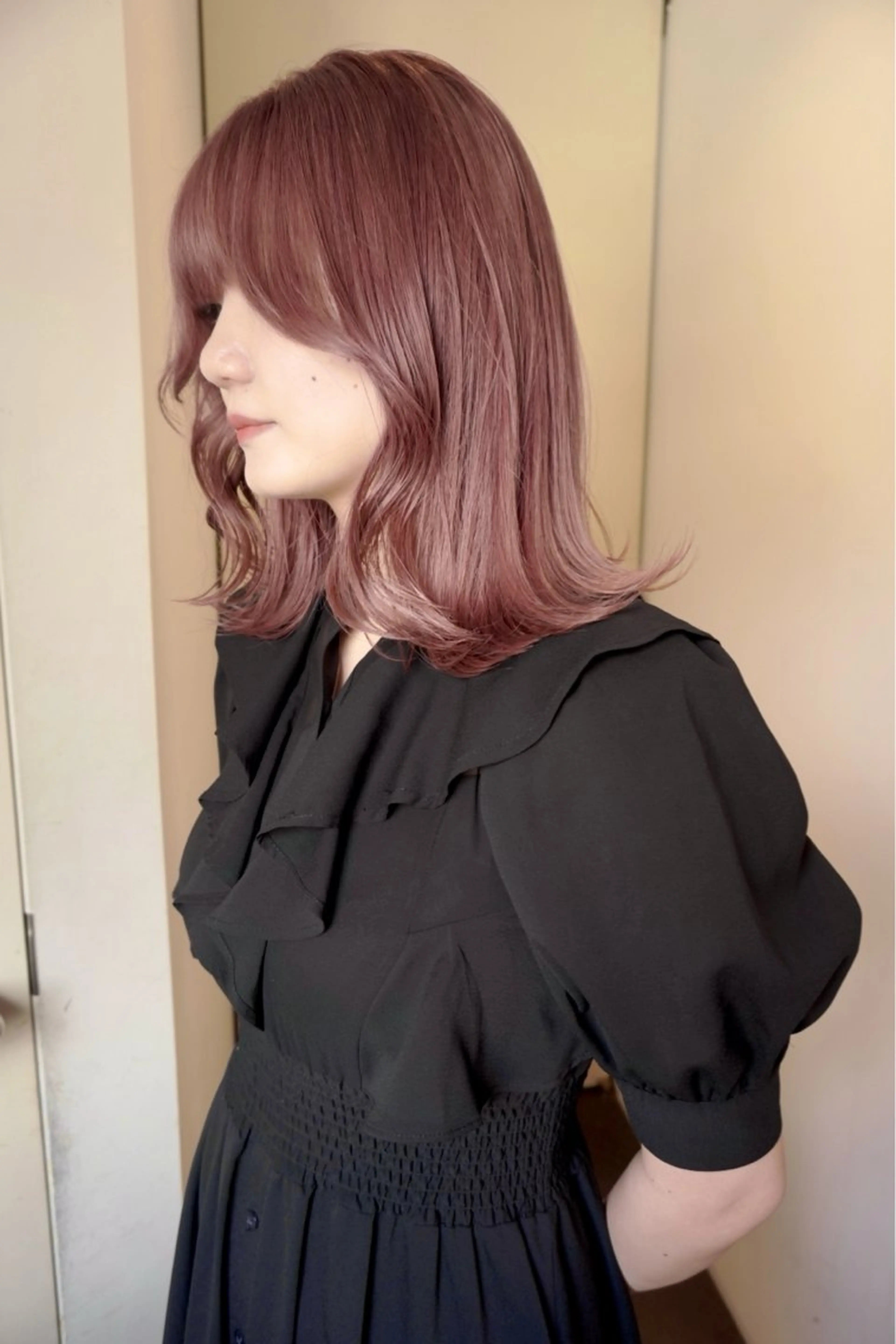 カラー ベージュカラー ブリーチ ピンクカラー ピンクベージュ カット RAIMA ケアハイトーンのヘアスタイル