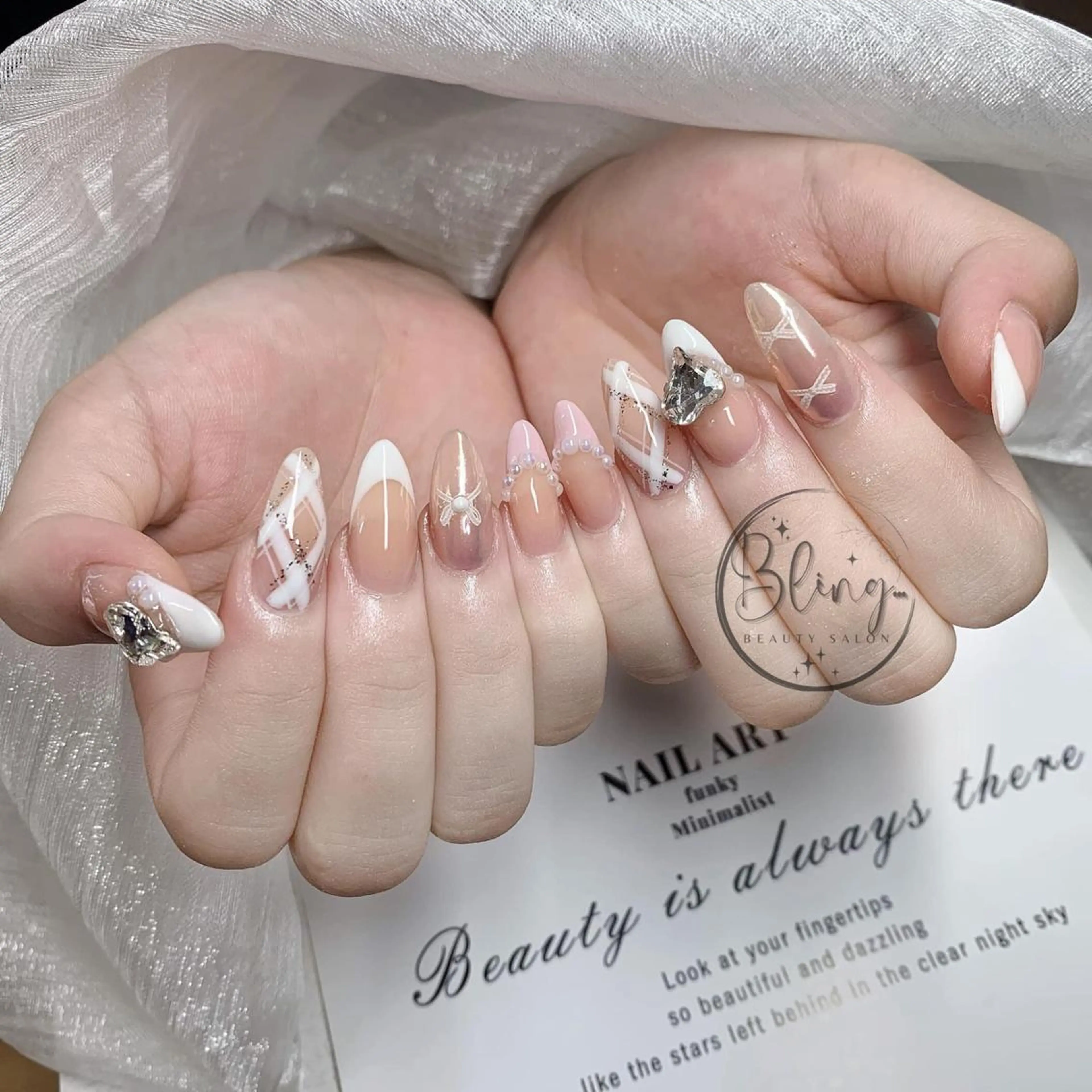 セミロング 韓国風ヘア ハンドネイル Bling Salonのネイルデザイン