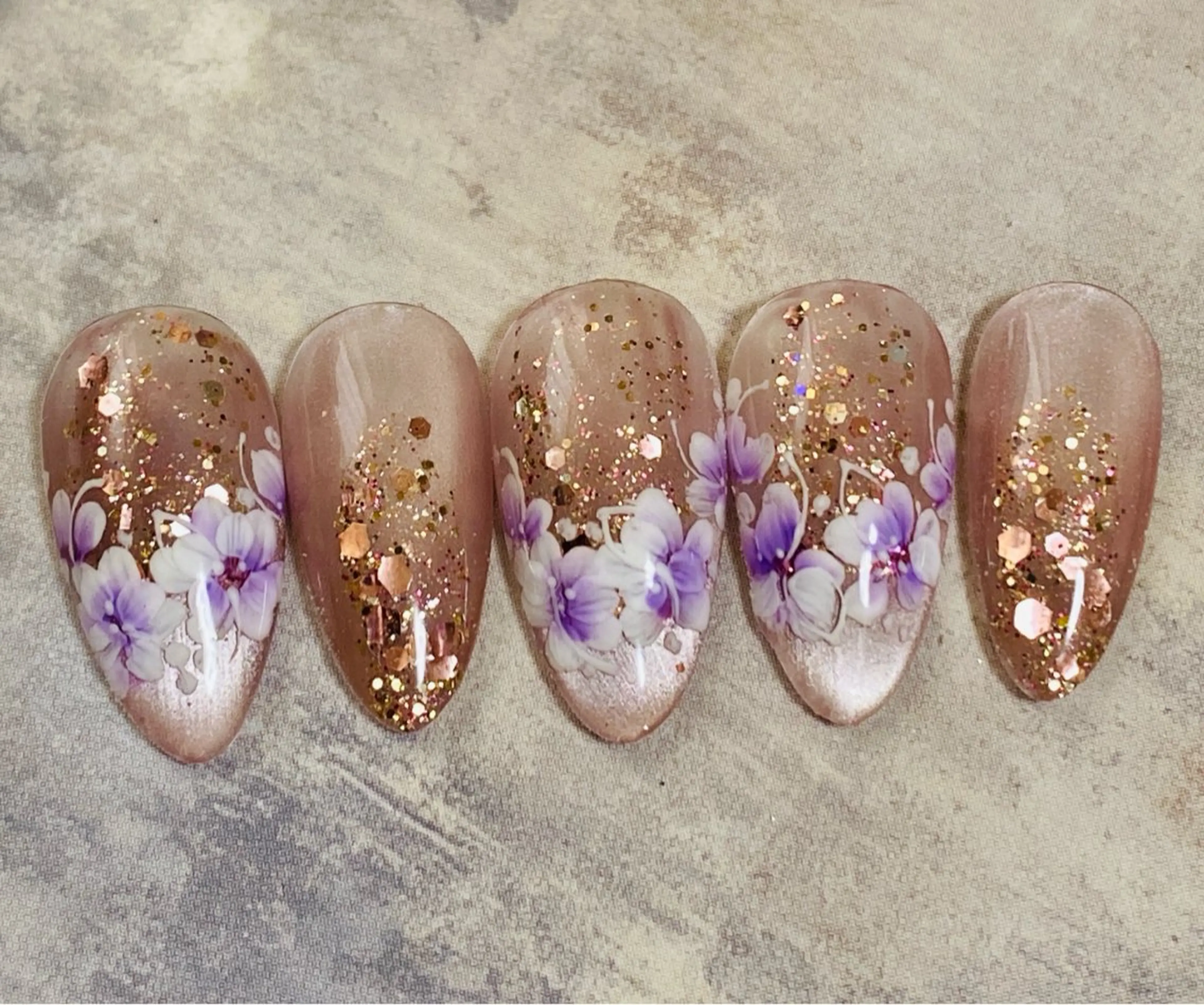 ネイル フラワーネイル フレンチネイル ラメ(グリッター) マグネットネイル 自宅ネイルサロン ♦️nuance♦️のネイルデザイン