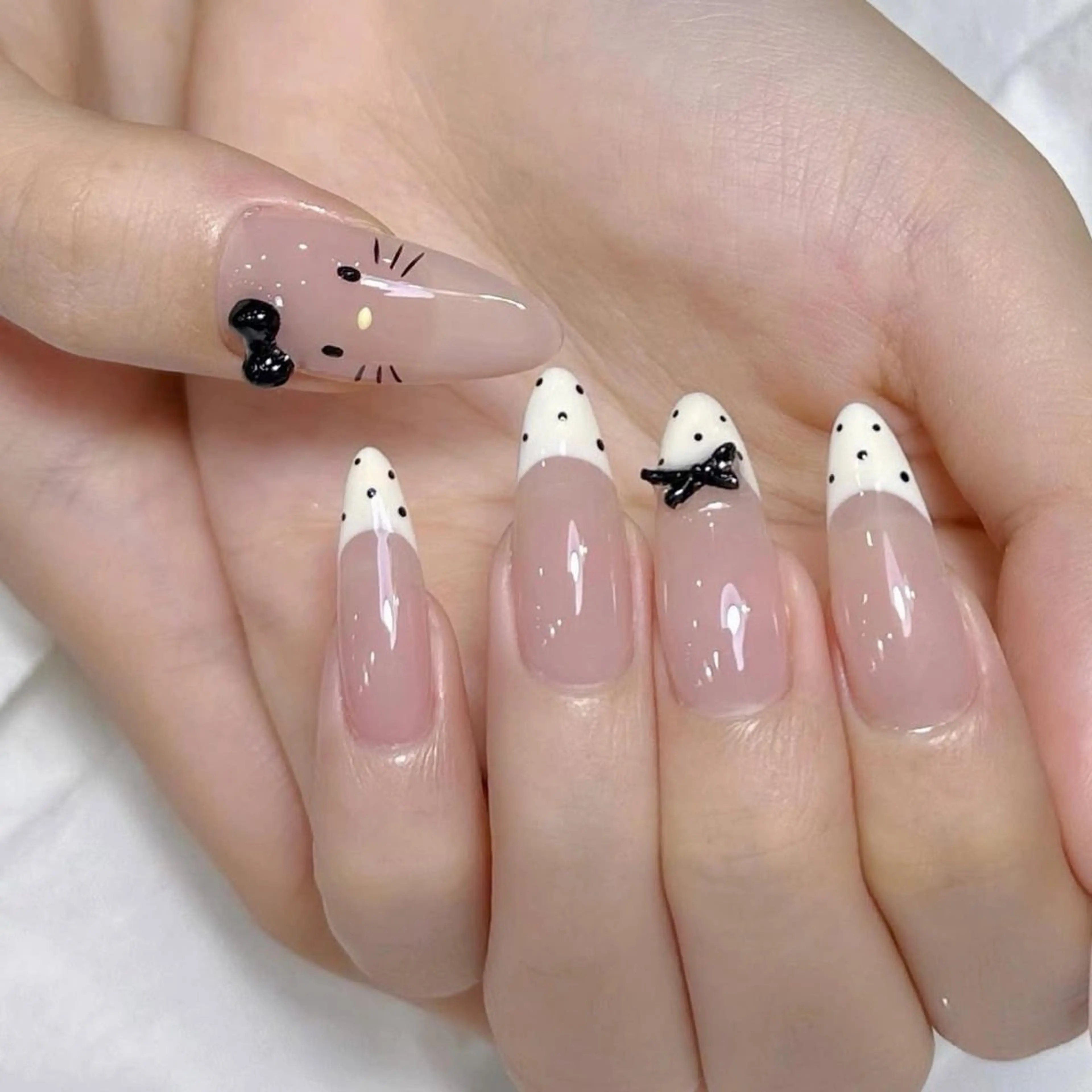 ネイル チークネイル フレンチネイル グラデーション キラキラネイル 韓国ネイル Minette nailHuongのネイルデザイン