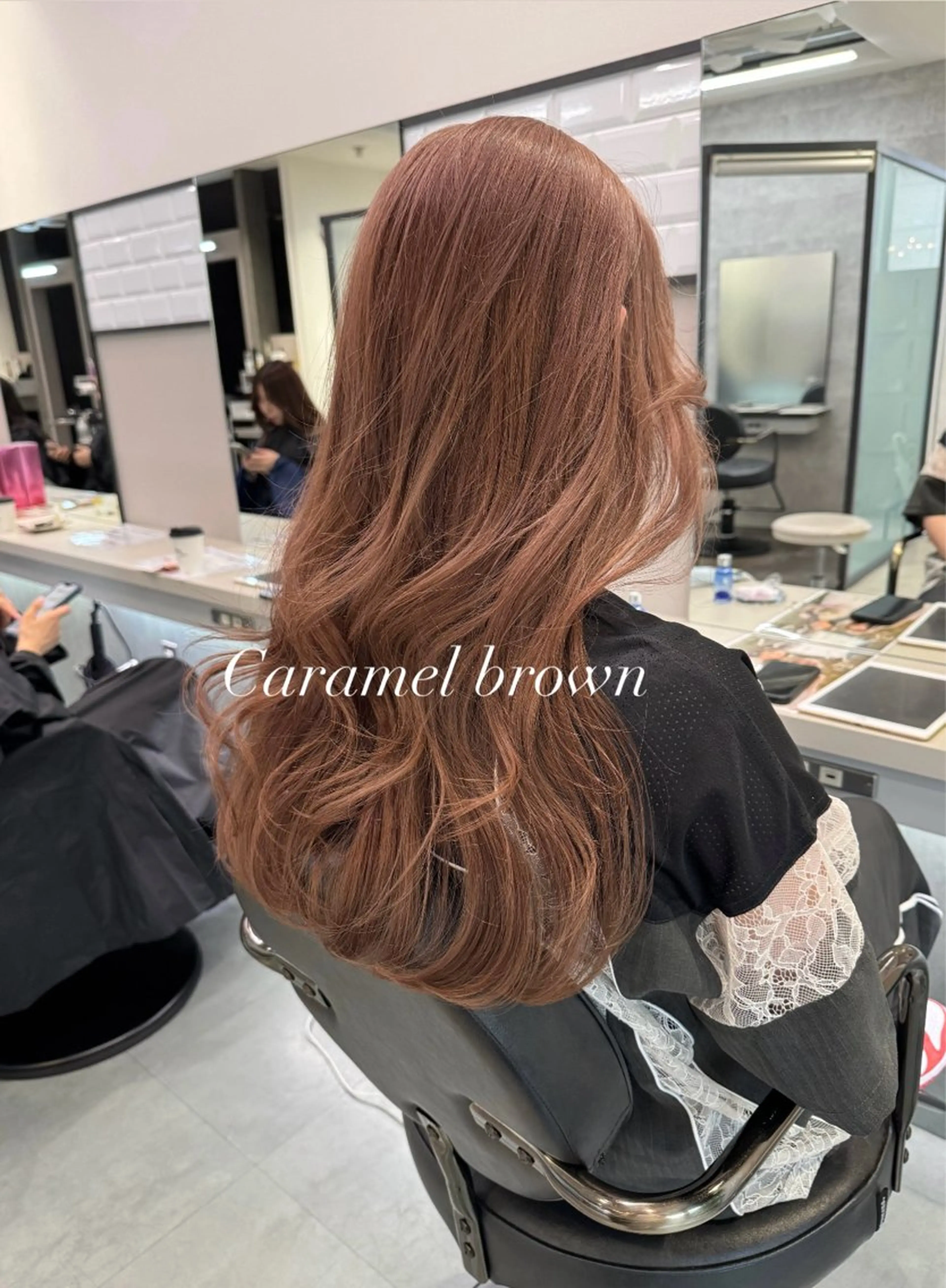 ロング くびれヘア 顔周りカット 韓国風ヘア くびれレイヤー レイヤーカット ヘアカラー 前原 星音のヘアスタイル