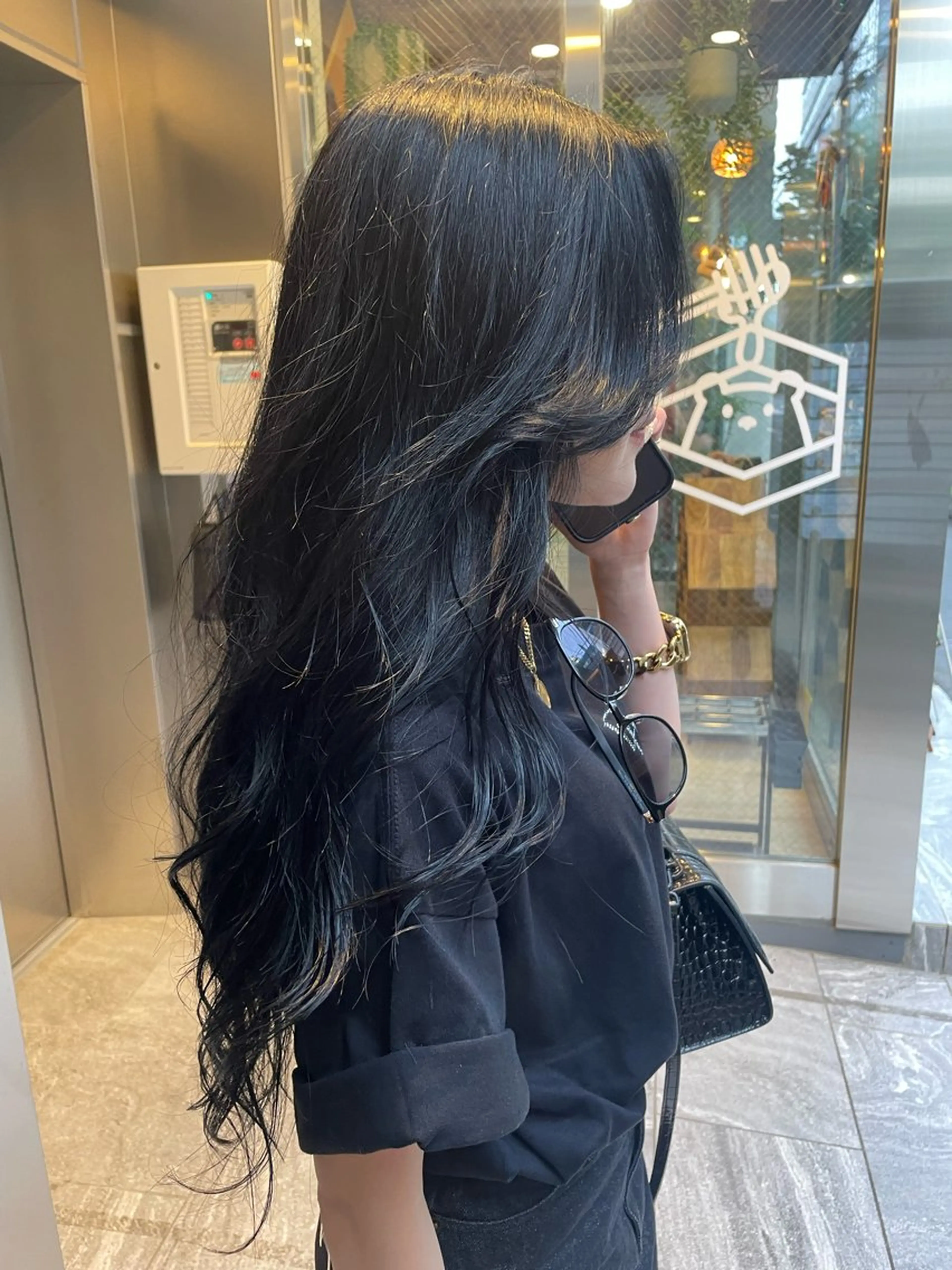 ロング カラー 黒髪 狩野 羅夢のヘアスタイル