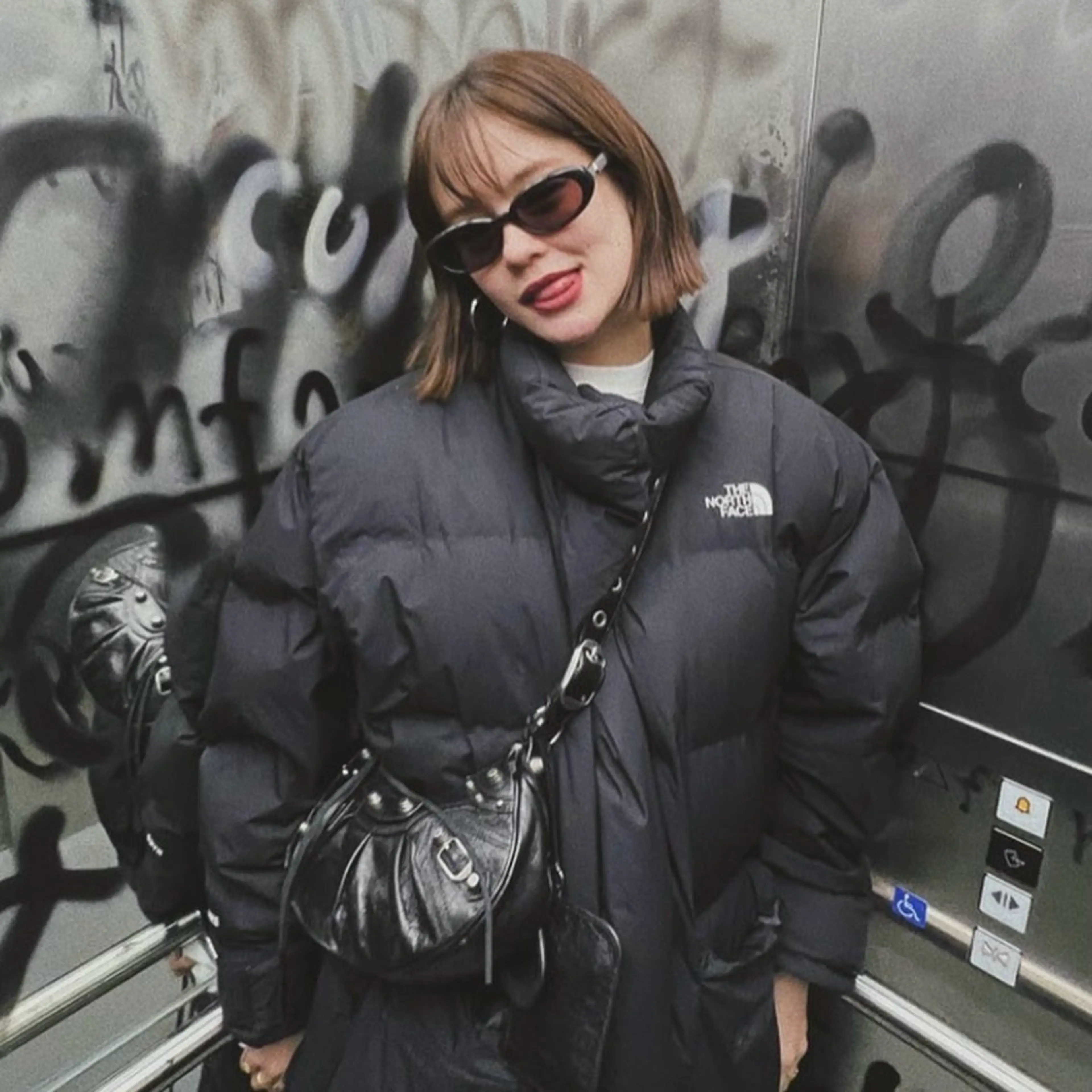 ショート ボブ 顔まわりレイヤー 顔周りカット レイヤーカット nonoka オリーブ/レイヤーのヘアスタイル