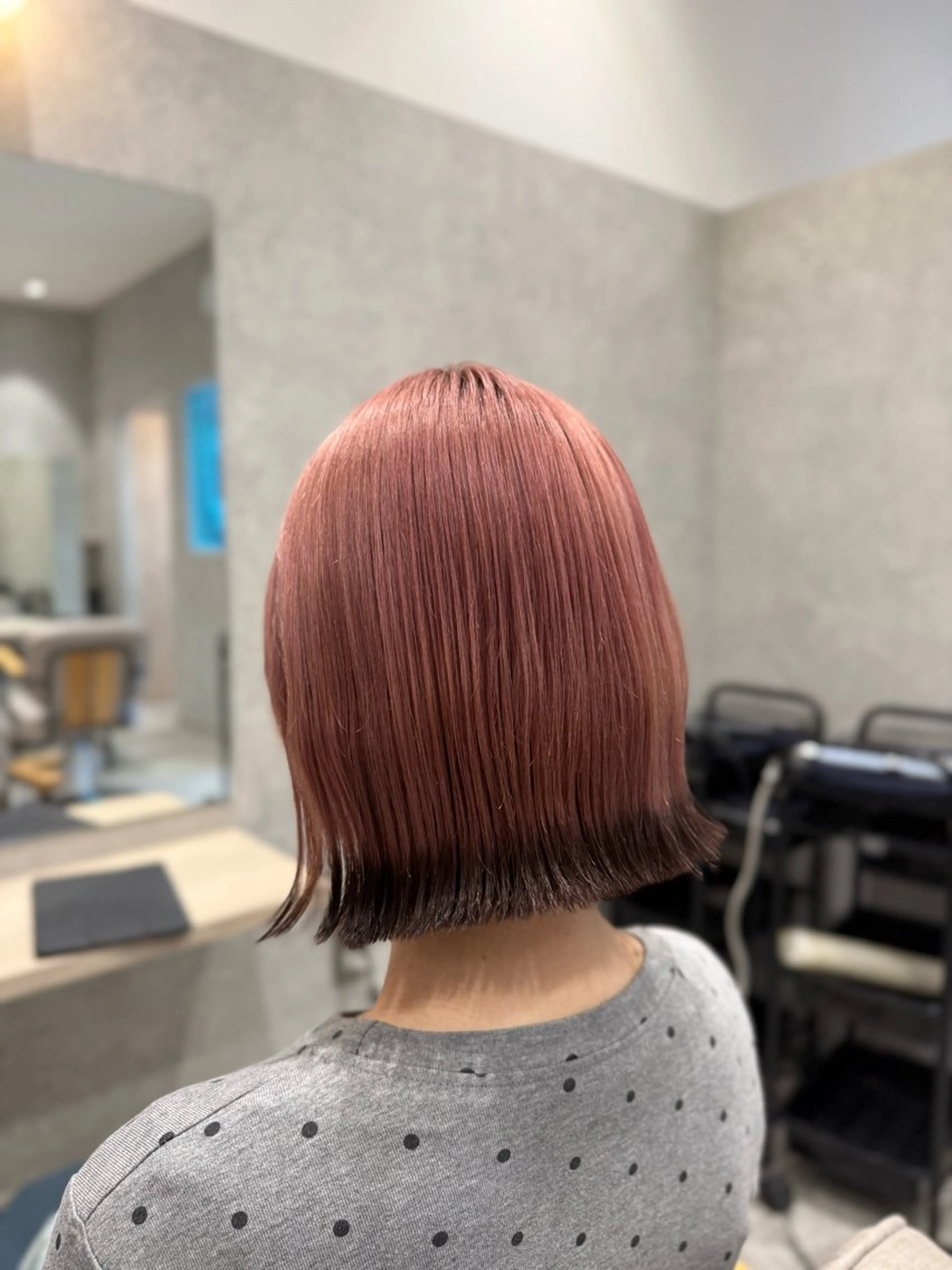 ショート カラー ヘアアレンジ ベージュカラー ブリーチ デザインカラー ピンクカラー ピンクベージュ ヘアカラー トリートメント YUA 🌼のヘアスタイル