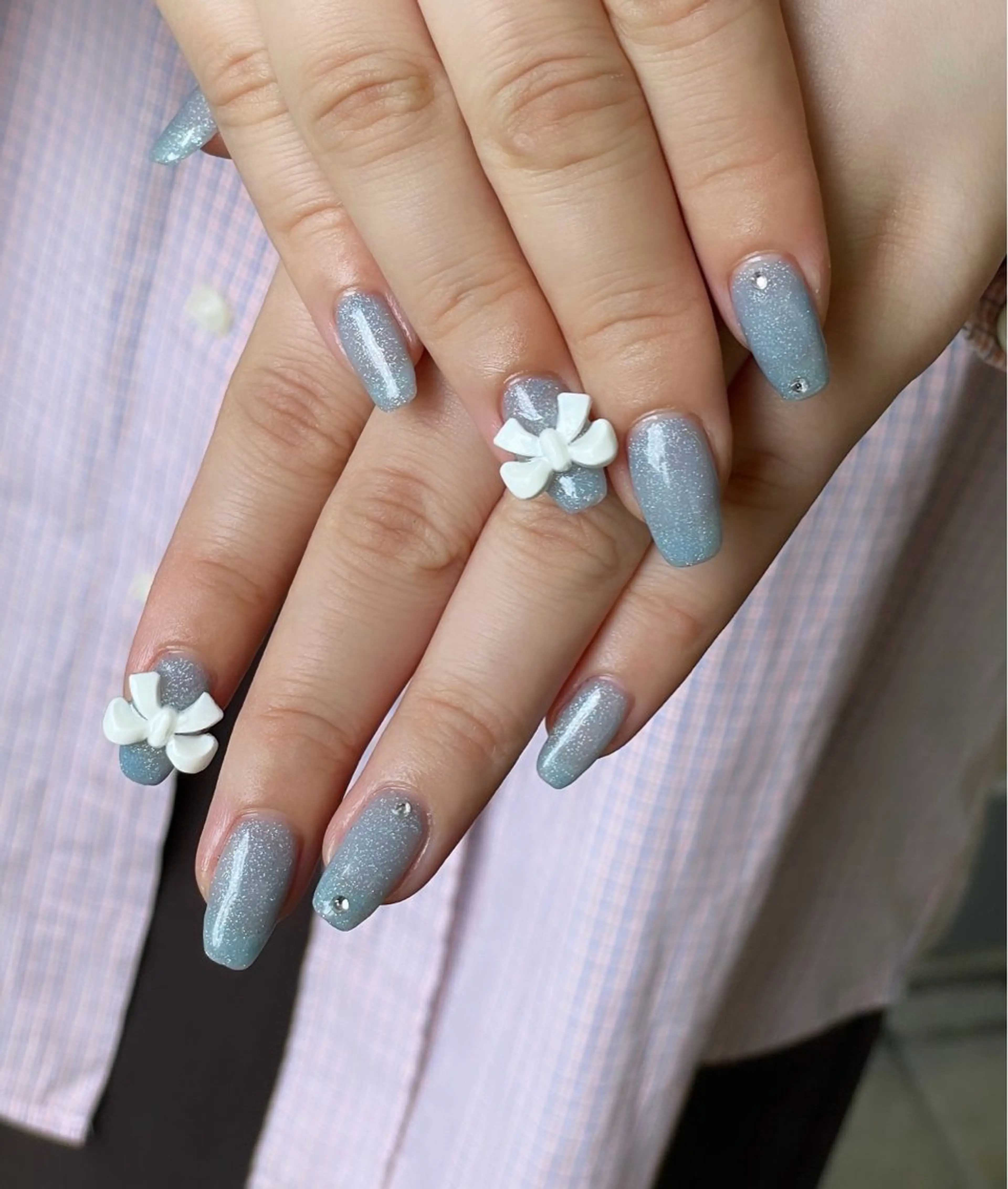 ネイル リボン ストーンネイル nail𓂃🫧‪ Yuinaのネイルデザイン