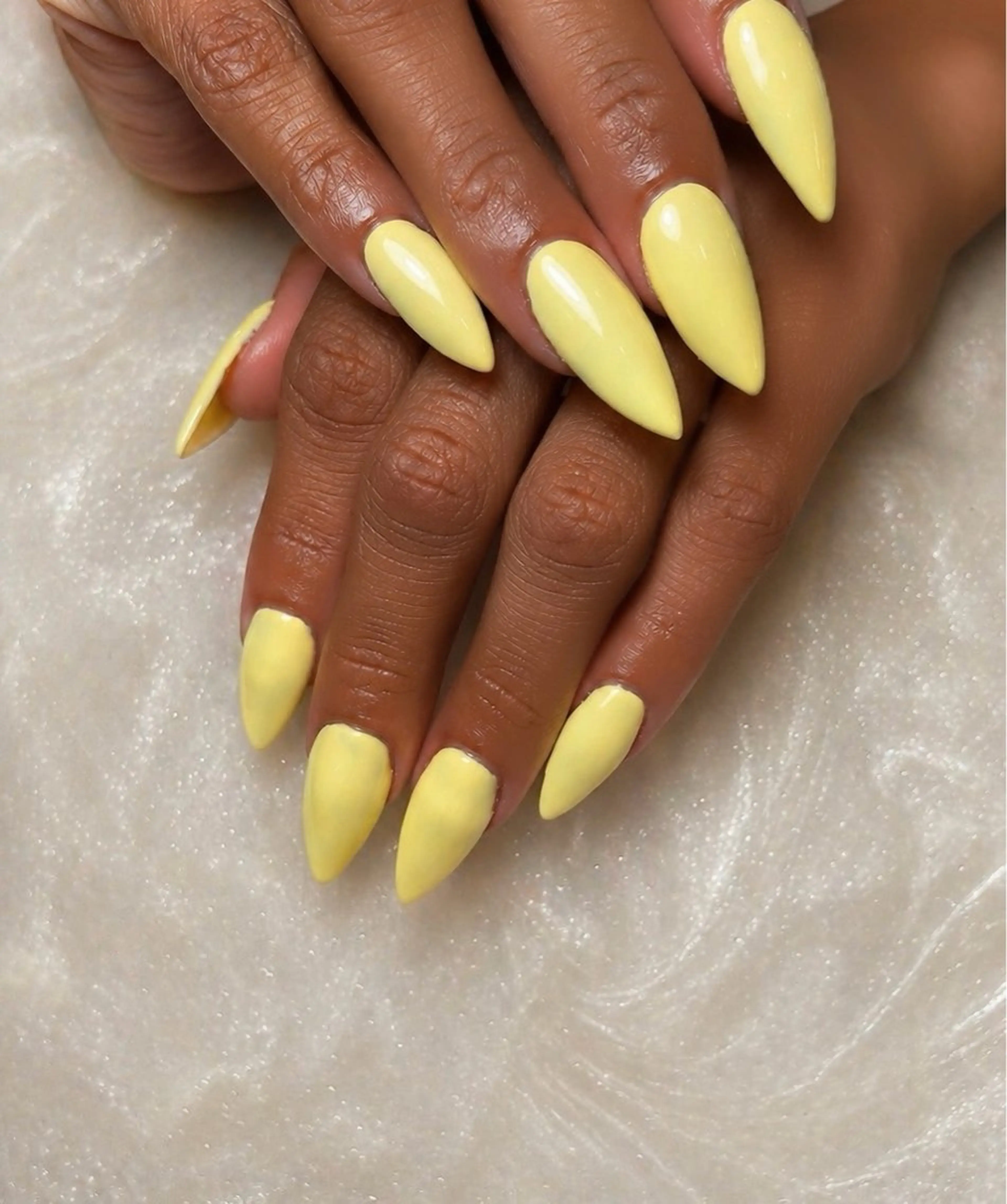 ネイル 長さ出し スカルプネイル 黄色 Luana /Miyukiのネイルデザイン