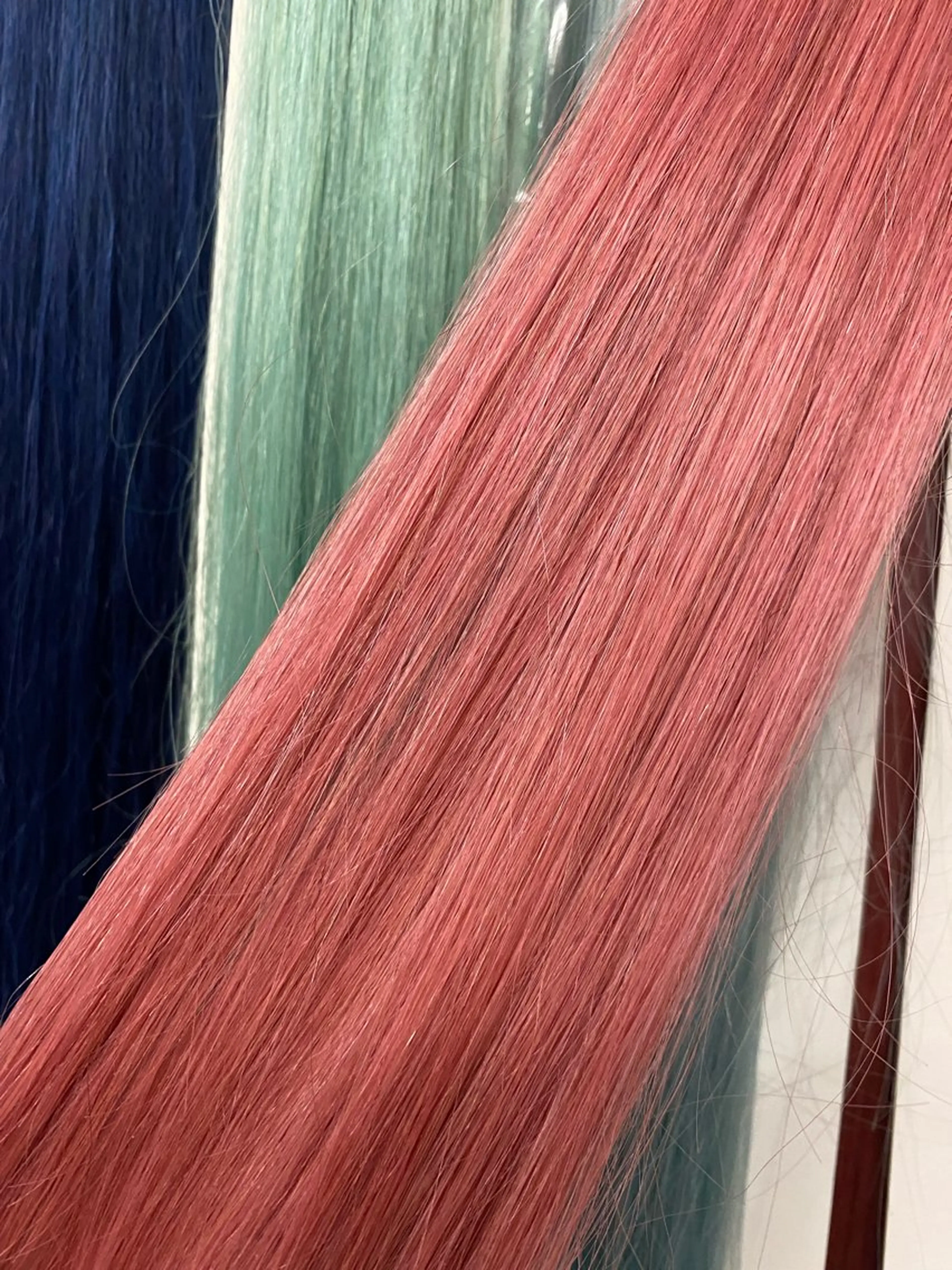 セミロング セミロングパーマ エクステ 卒業式のヘアスタイル ハイライト 髪質改善 nail salon KITTYのネイルデザイン