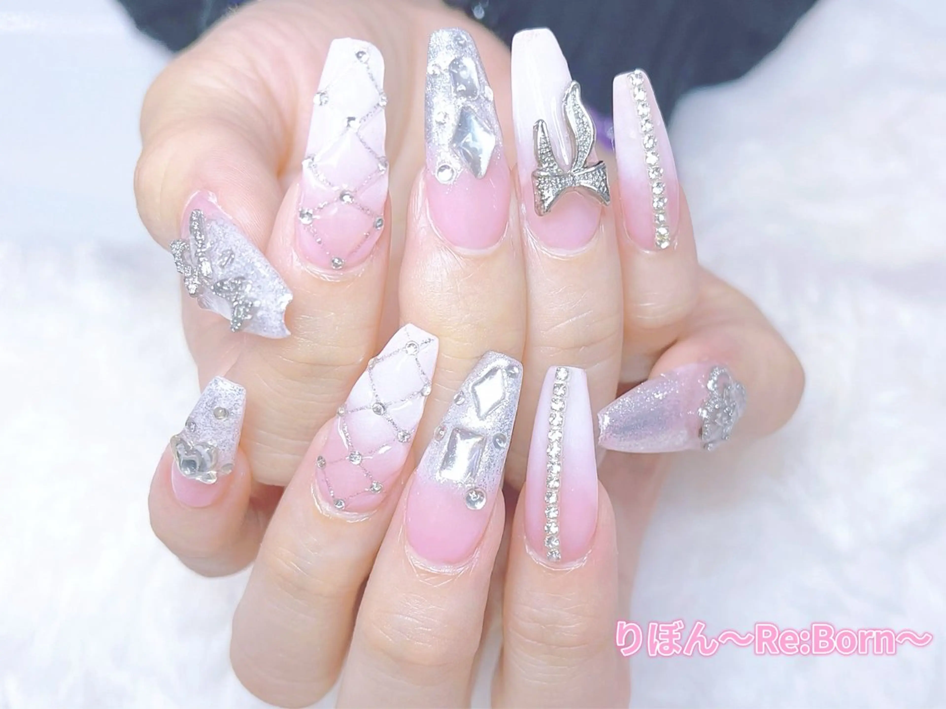 セミロング フレンチガーリー クリスマス ハンドネイル りぼん Re:Bonrのネイルデザイン