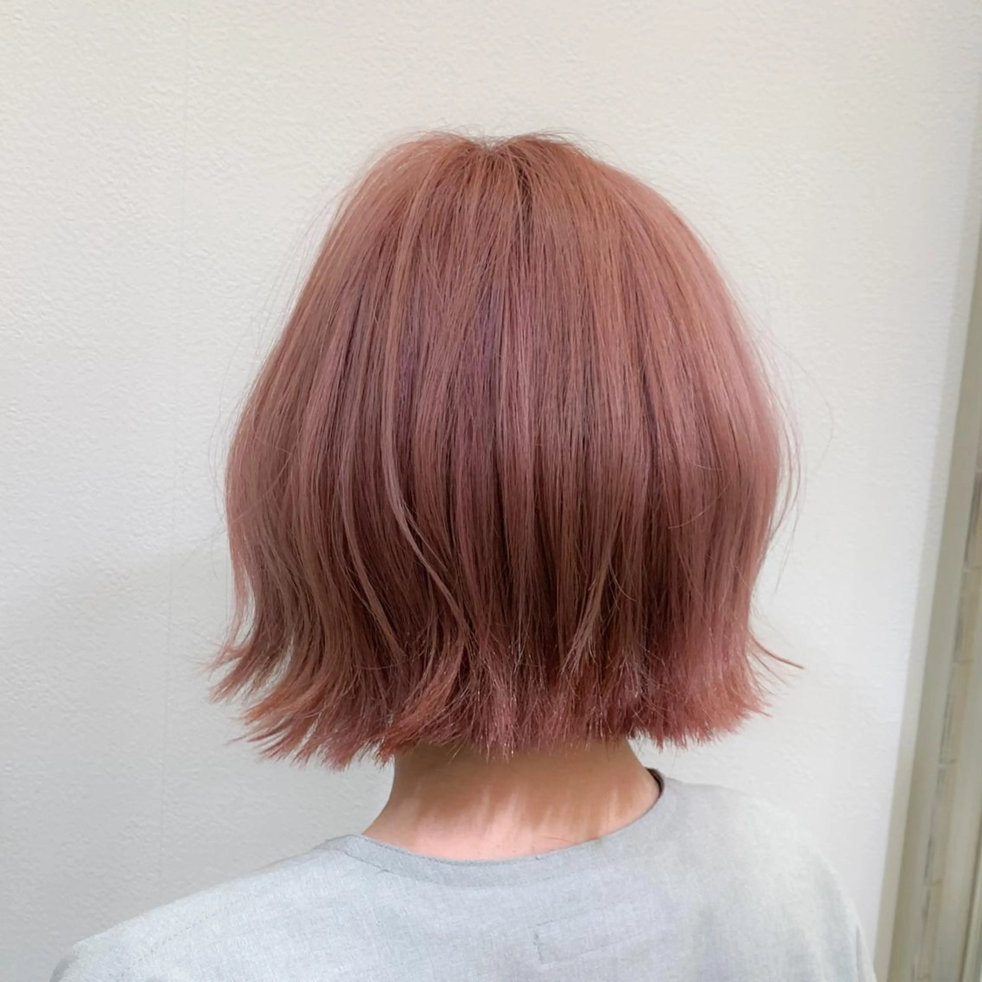 ショート カラー ベージュカラー ピンクカラー ピンクベージュ 外ハネヘア 池田識之 髪質改善のヘアスタイル