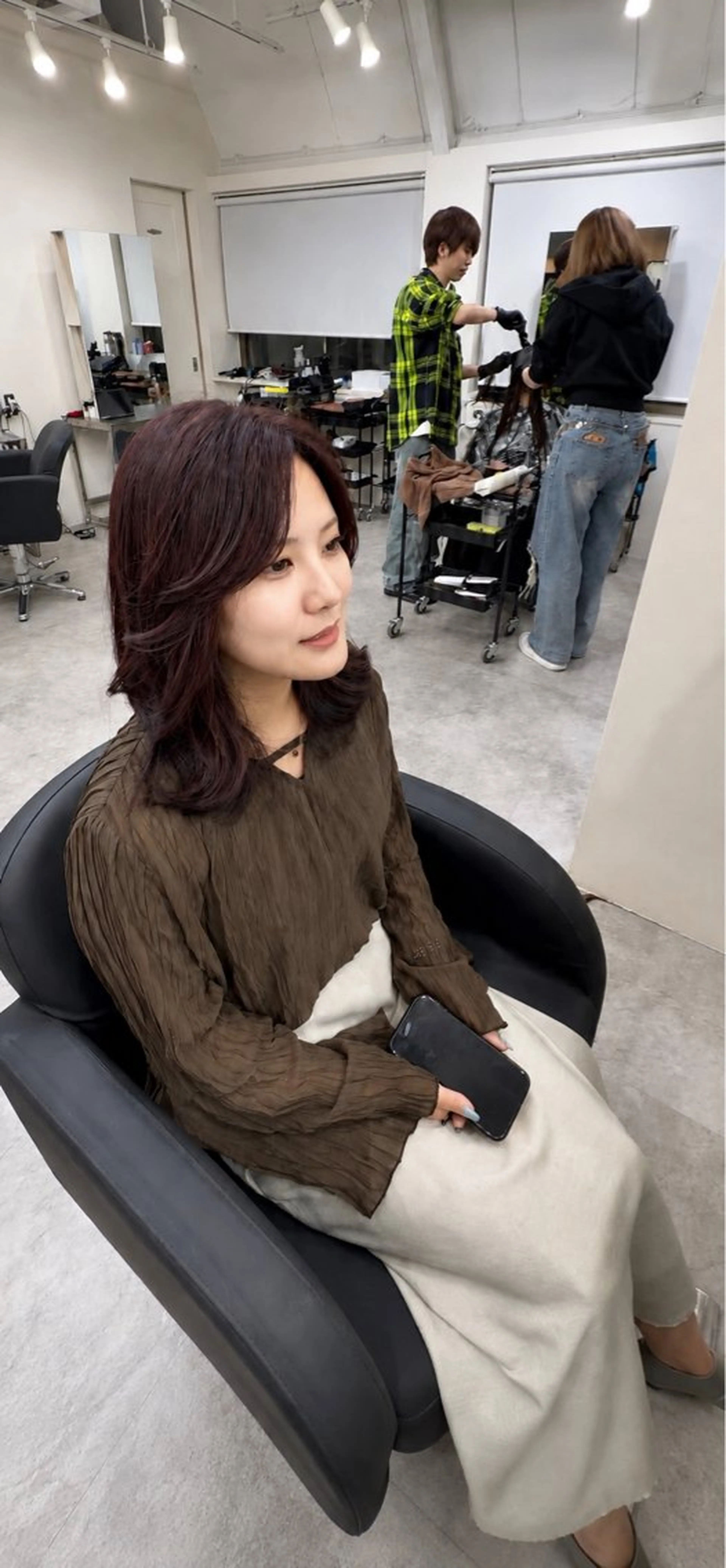 ミディアム カット ヘアカラー トリートメント 🫧とぅるん艶髪🫧 透明感カラー×猿渡のヘアスタイル