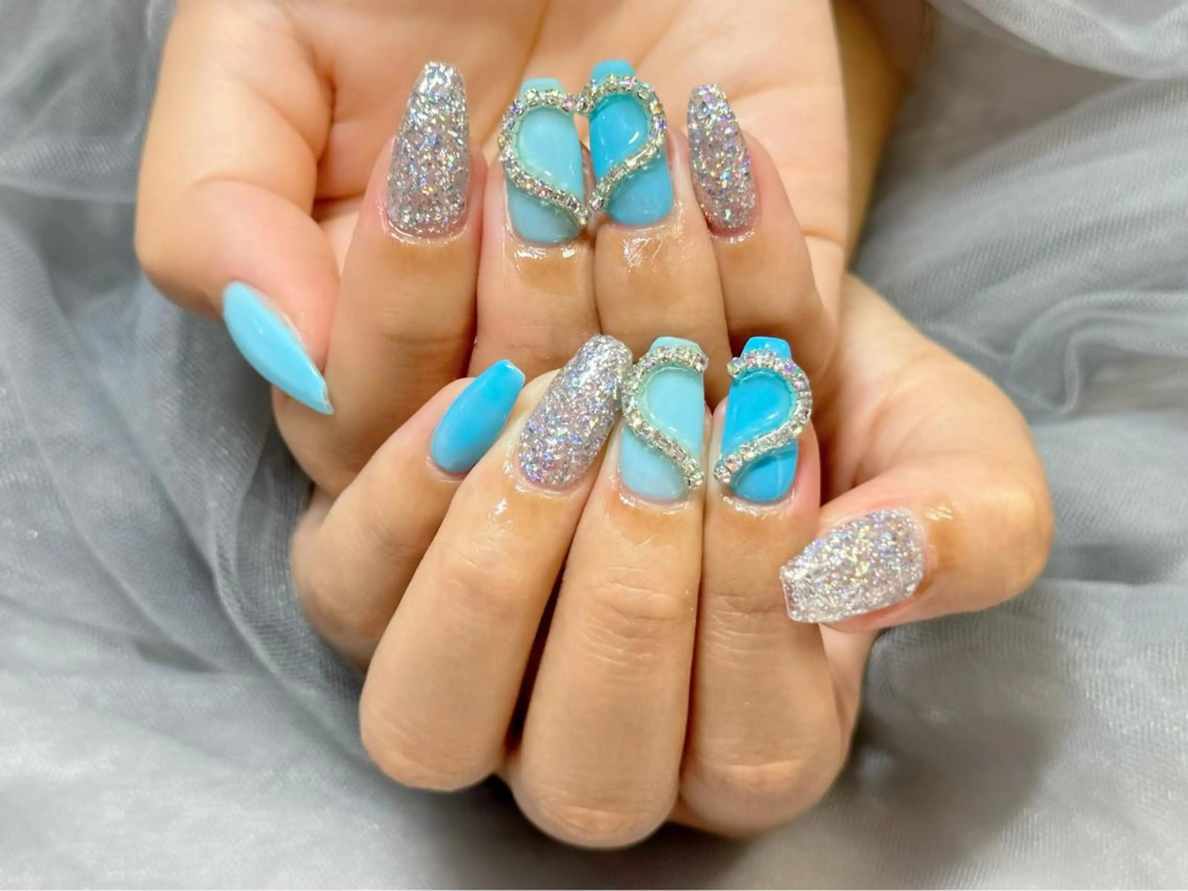 ネイル ハート 水色 シルバー ハンドネイル Nail Salon KURELLYのネイルデザイン