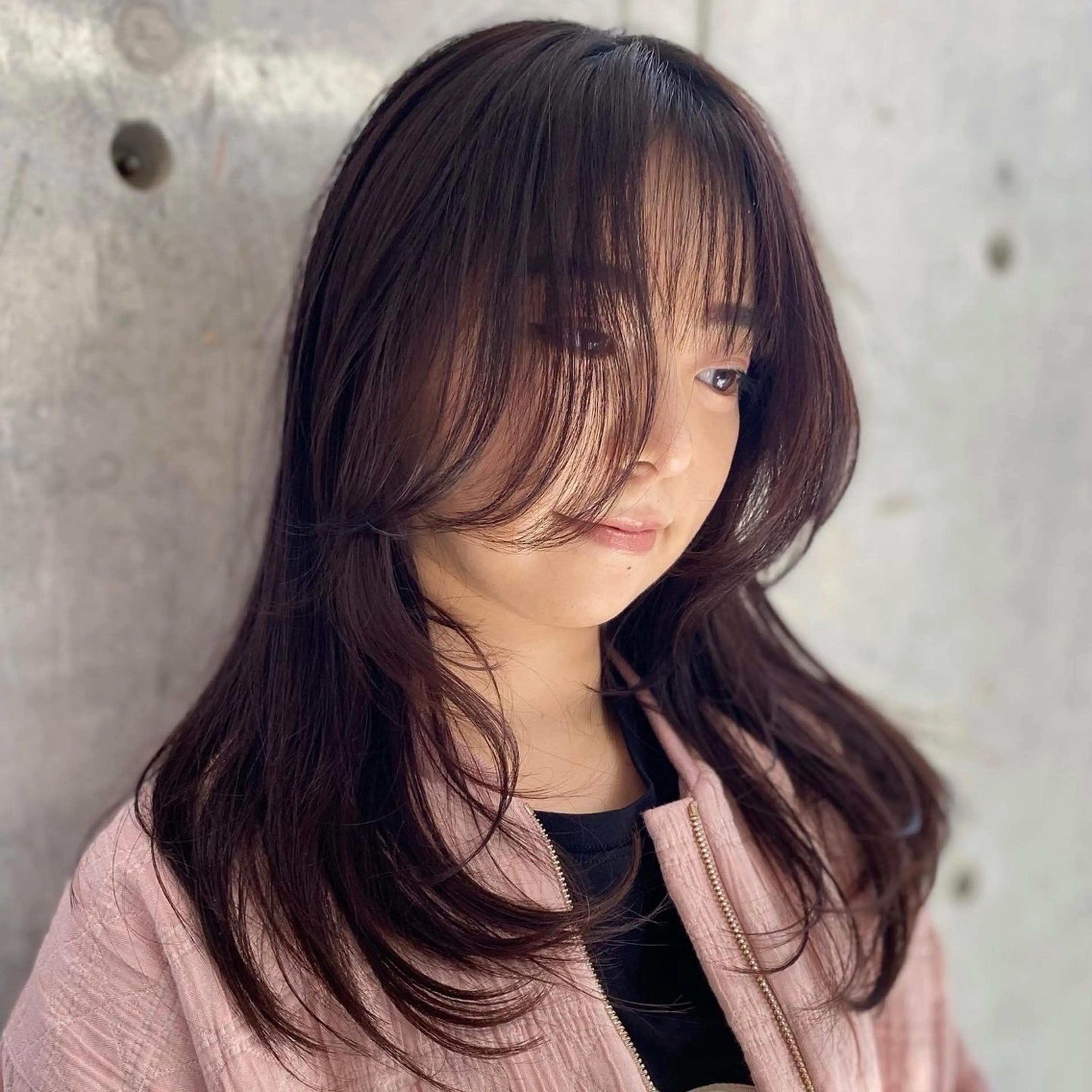 ミディアム カラー ヘアアレンジ 顔周りカット レイヤーカット ウルフカット ウルフレイヤー カット ヘアカラー トリートメント mina 🌷のヘアスタイル
