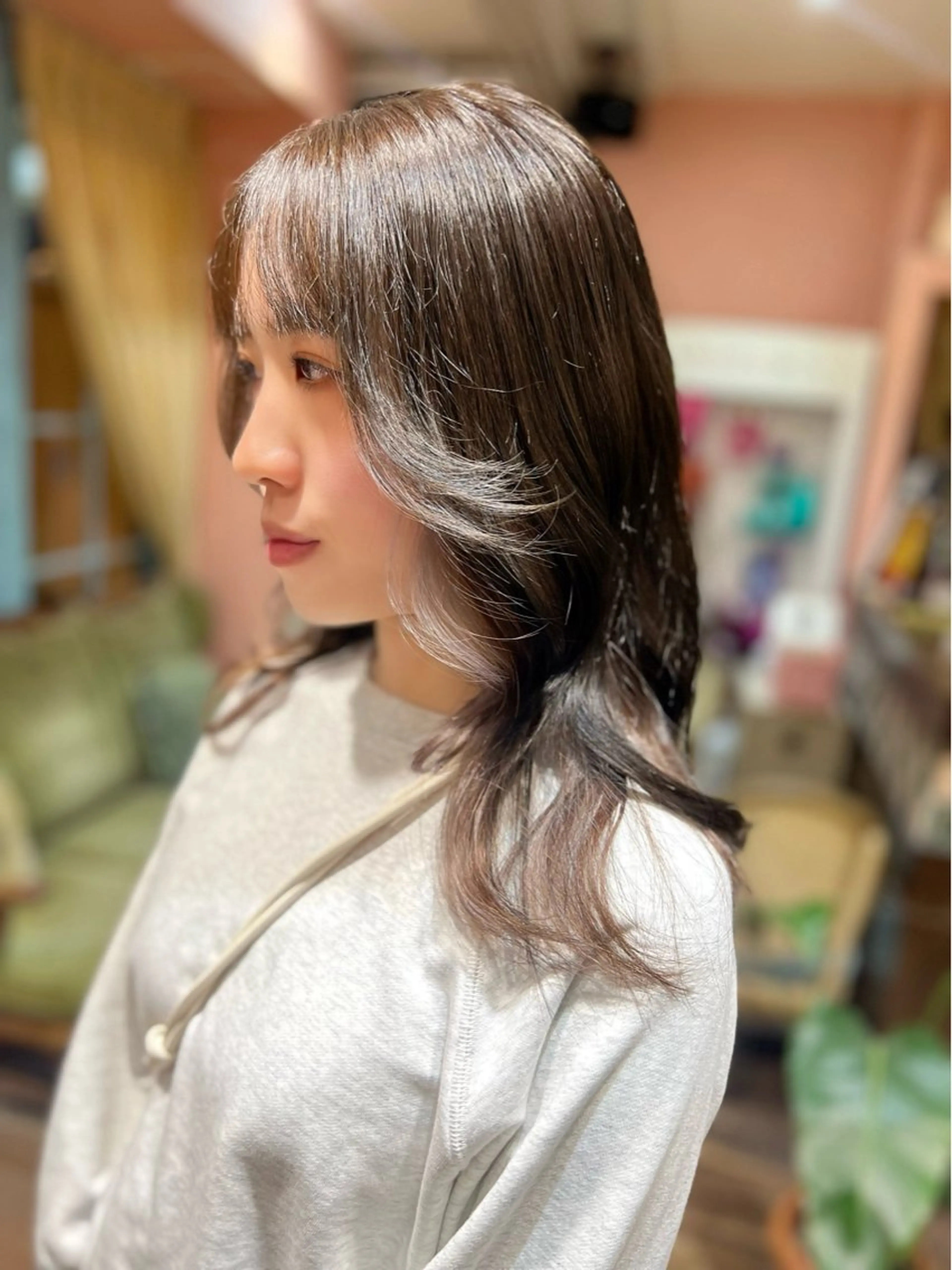 セミロング カラー イヤリングカラー インナーカラー PON　ハイトーン ショートカット心斎橋のヘアスタイル