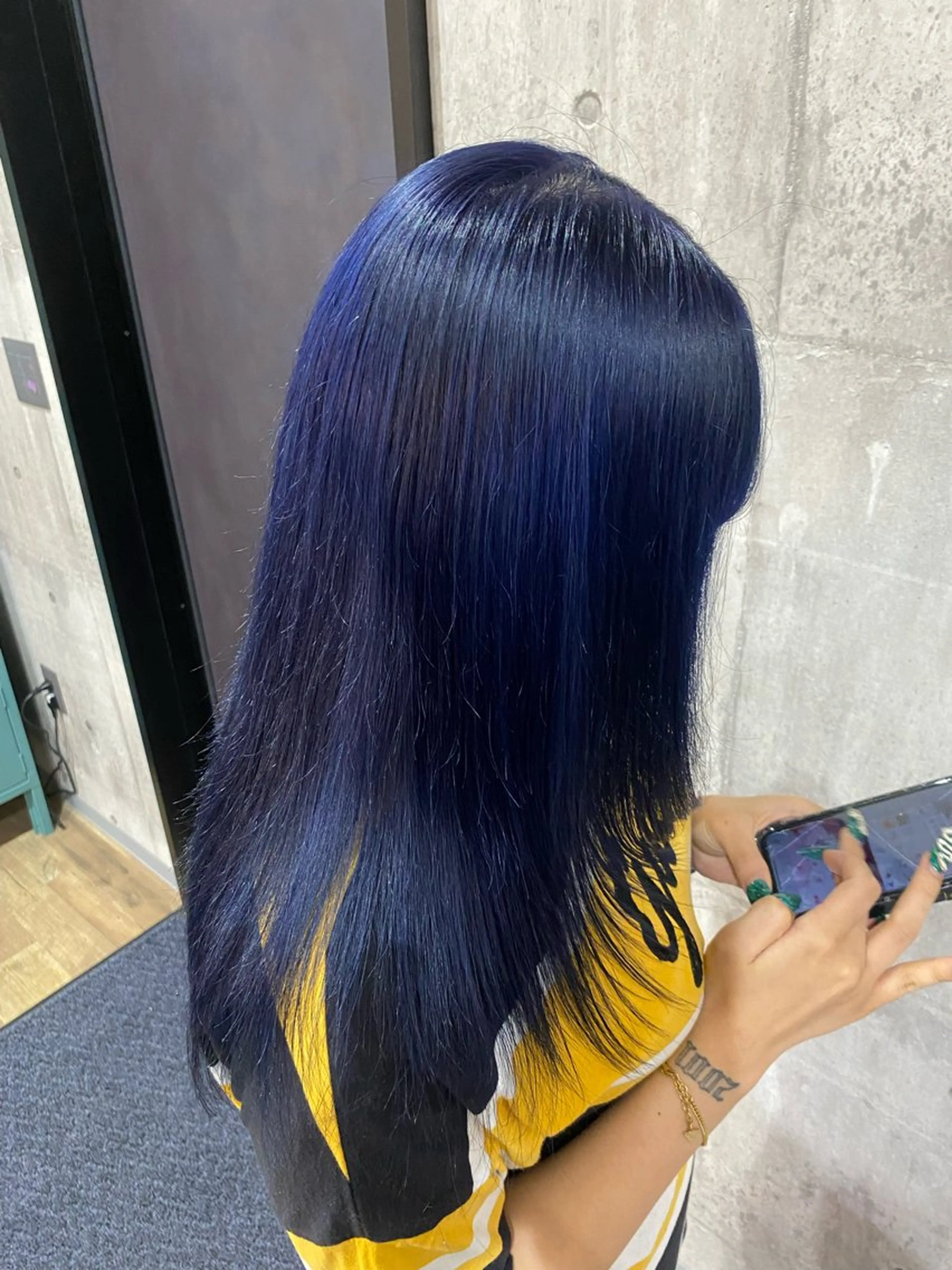 セミロング ヘアカラー わたぬき りるのヘアスタイル