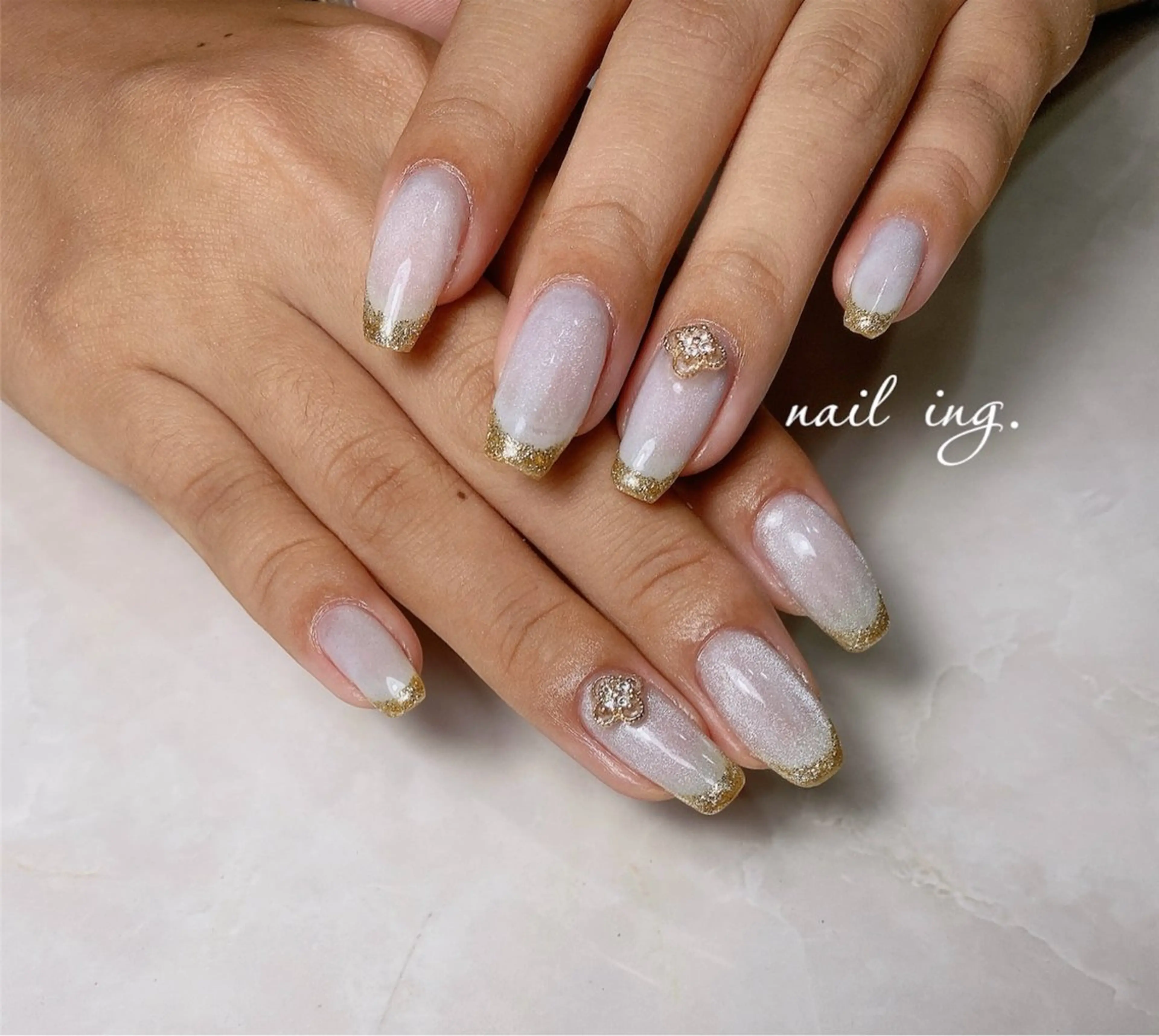 ネイル マグネットネイル ホワイト ｉｎｇ .のネイルデザイン