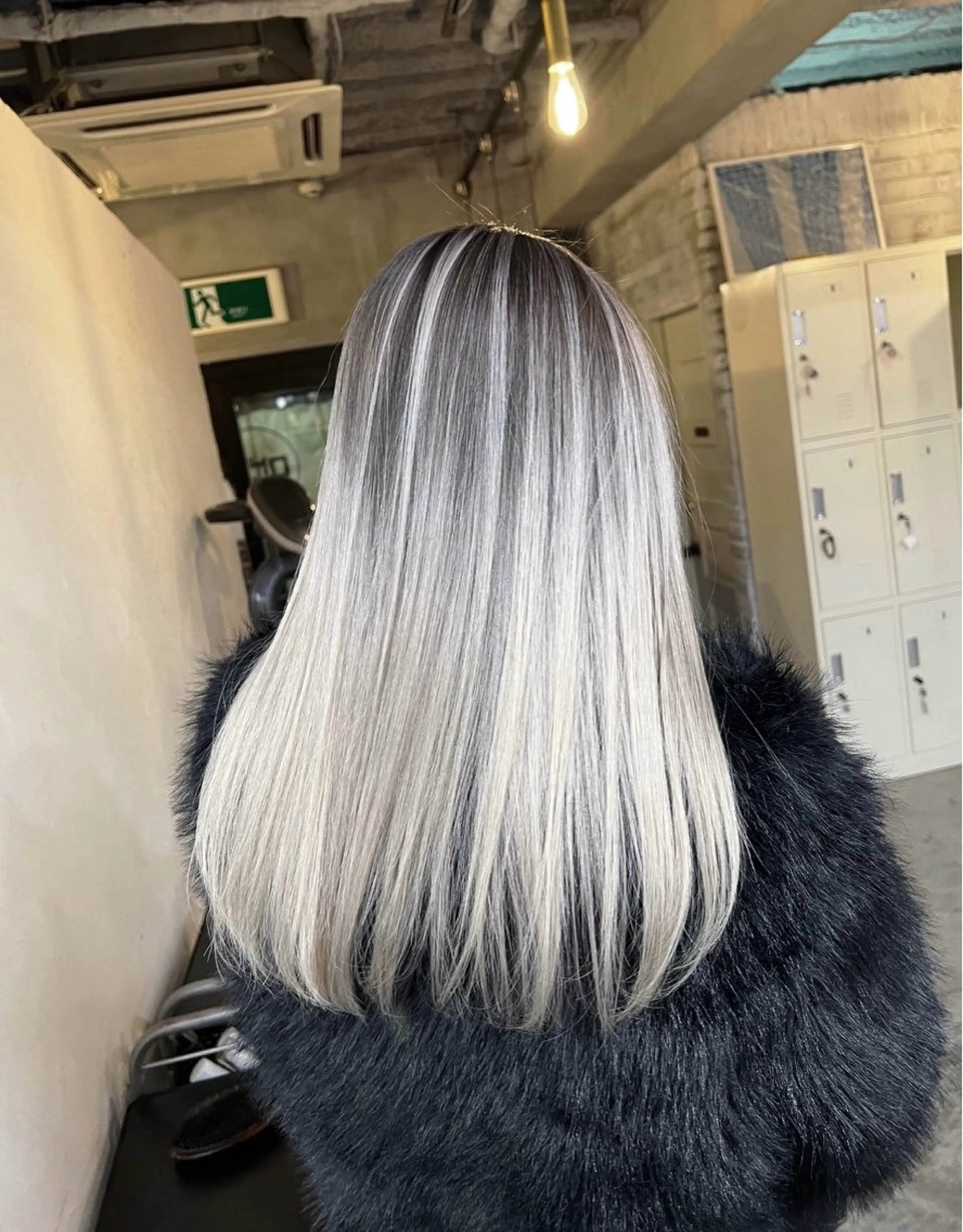 ロング カラー バレイヤージュ シルバー ホワイトシルバー レイヤーカット ヘアカラー トリートメント 指名数No.1 /NAOYAのヘアスタイル