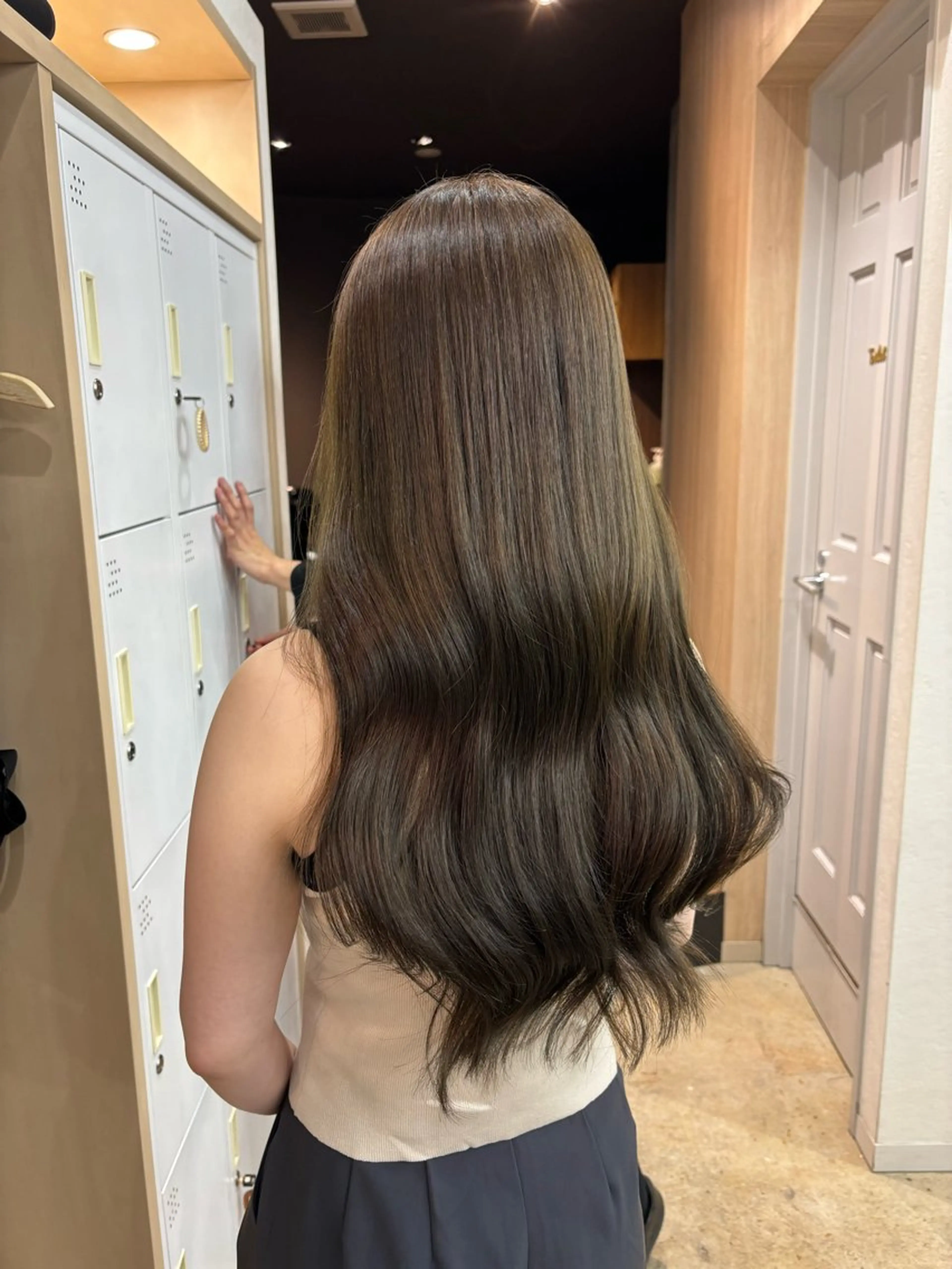 ロング カラー イルミナカラー カット ヘアカラー トリートメント 🪽髪質改善矯正 🤍MIU🤍のヘアスタイル