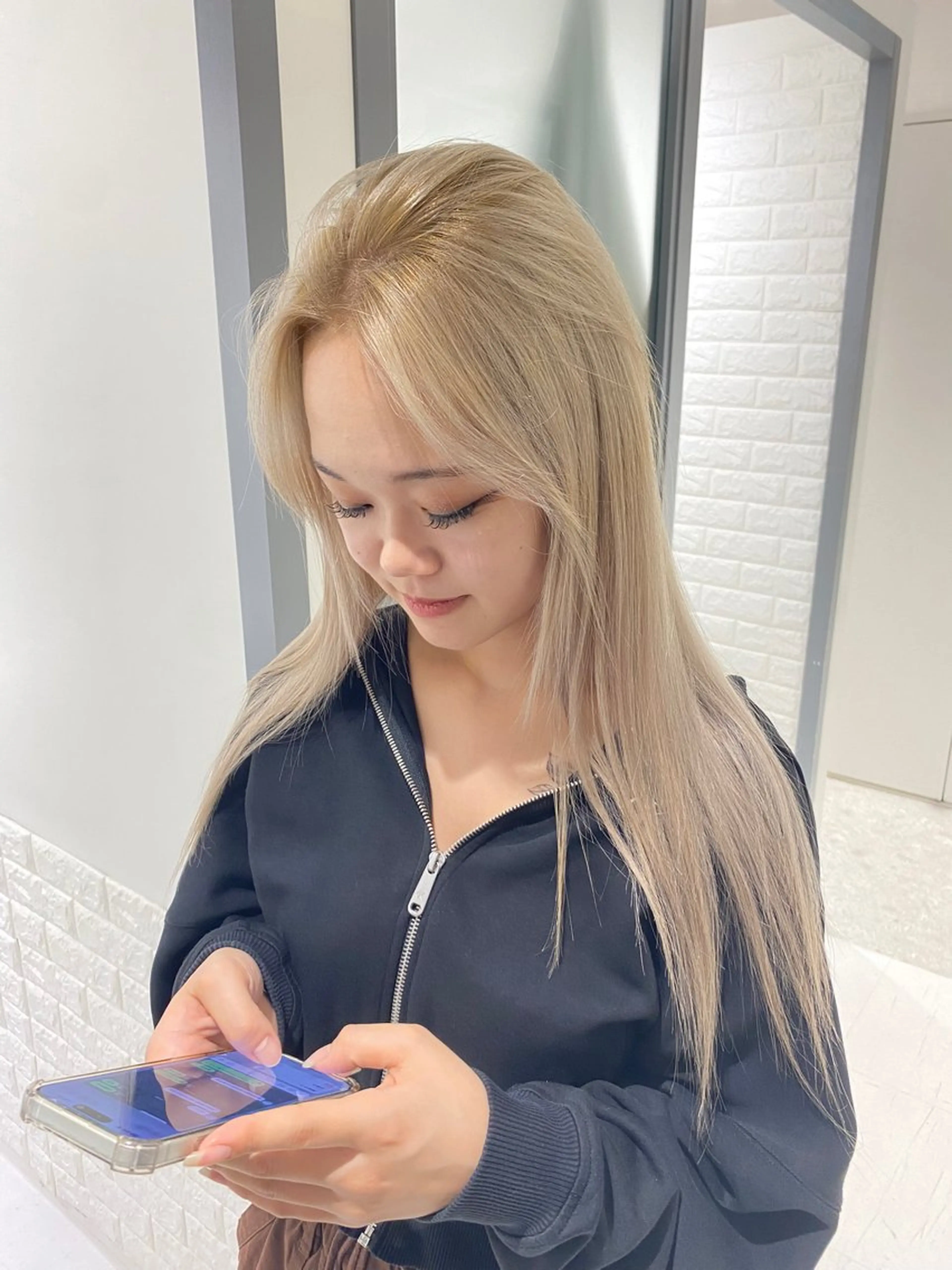 【 🎉半額以下🎉長期休暇限定メニュー❣️メンテナンスカット＆ケアブリーチ＆カラー＆極上トリートメント＆コテ巻きの写真