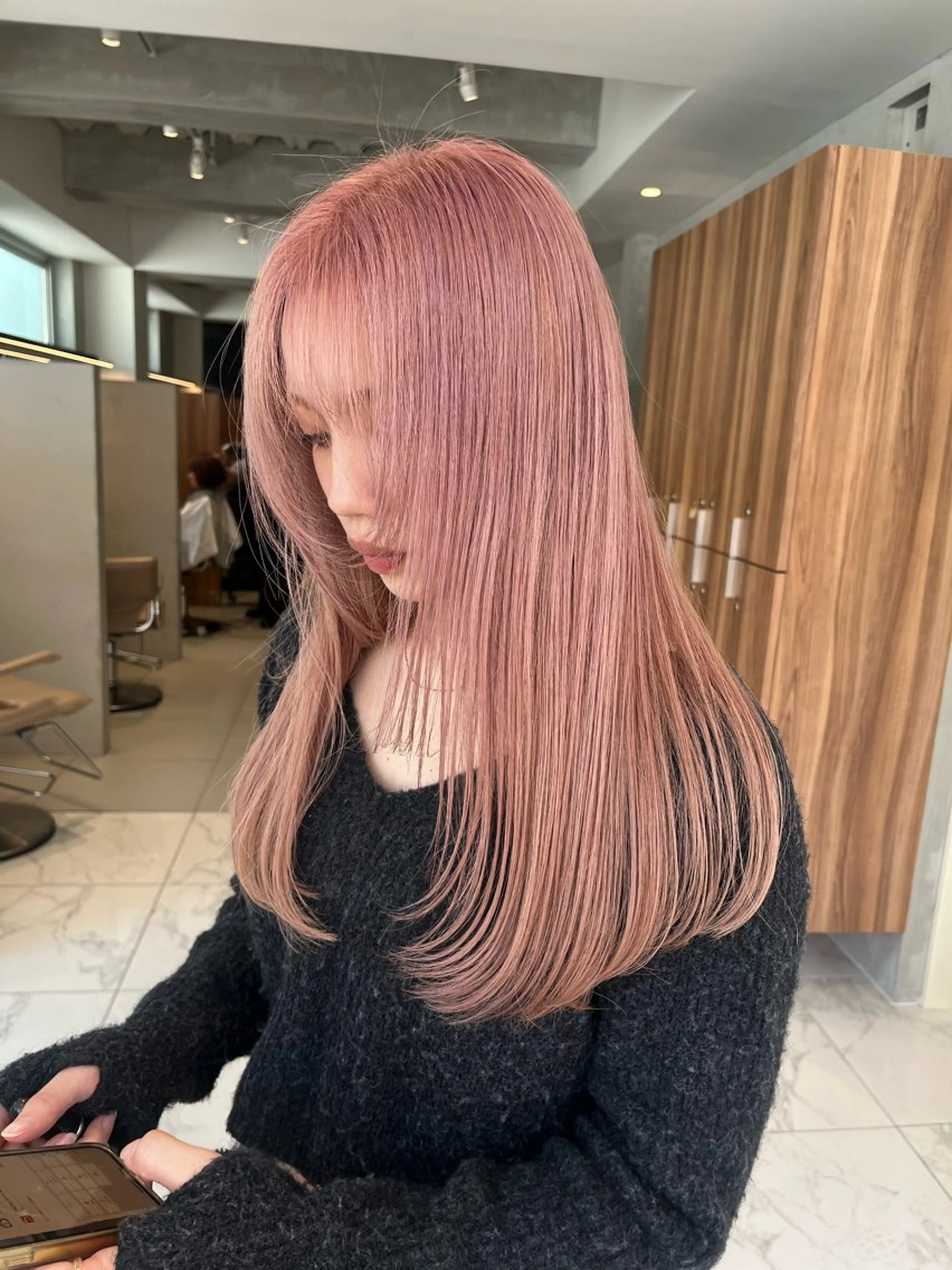 ロング kou🌥️レイヤー /艶カラーのヘアスタイル