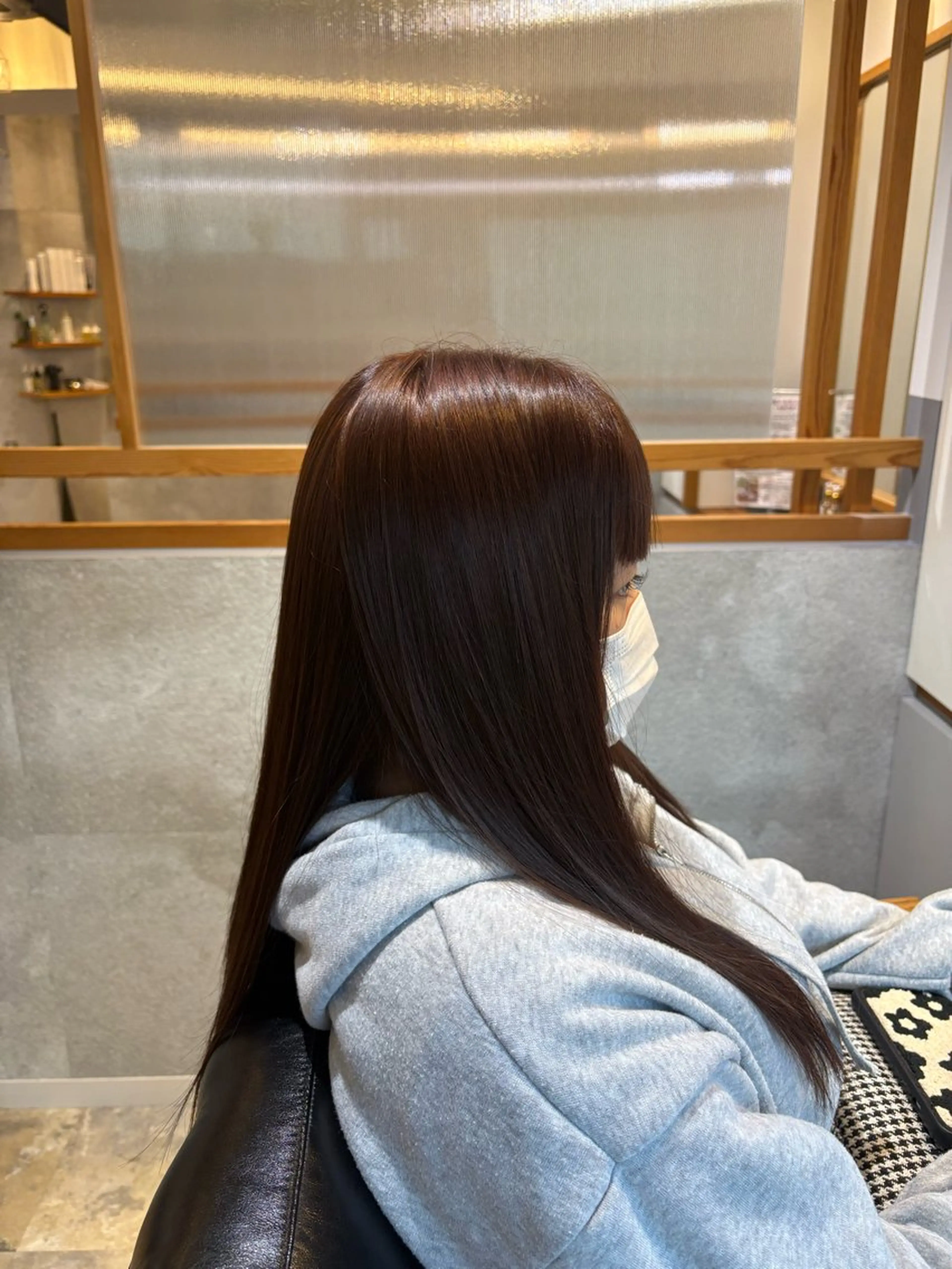 ロング レッドブラウン 顔周りカット カット ヘアカラー トリートメント Shiina シイナのヘアスタイル