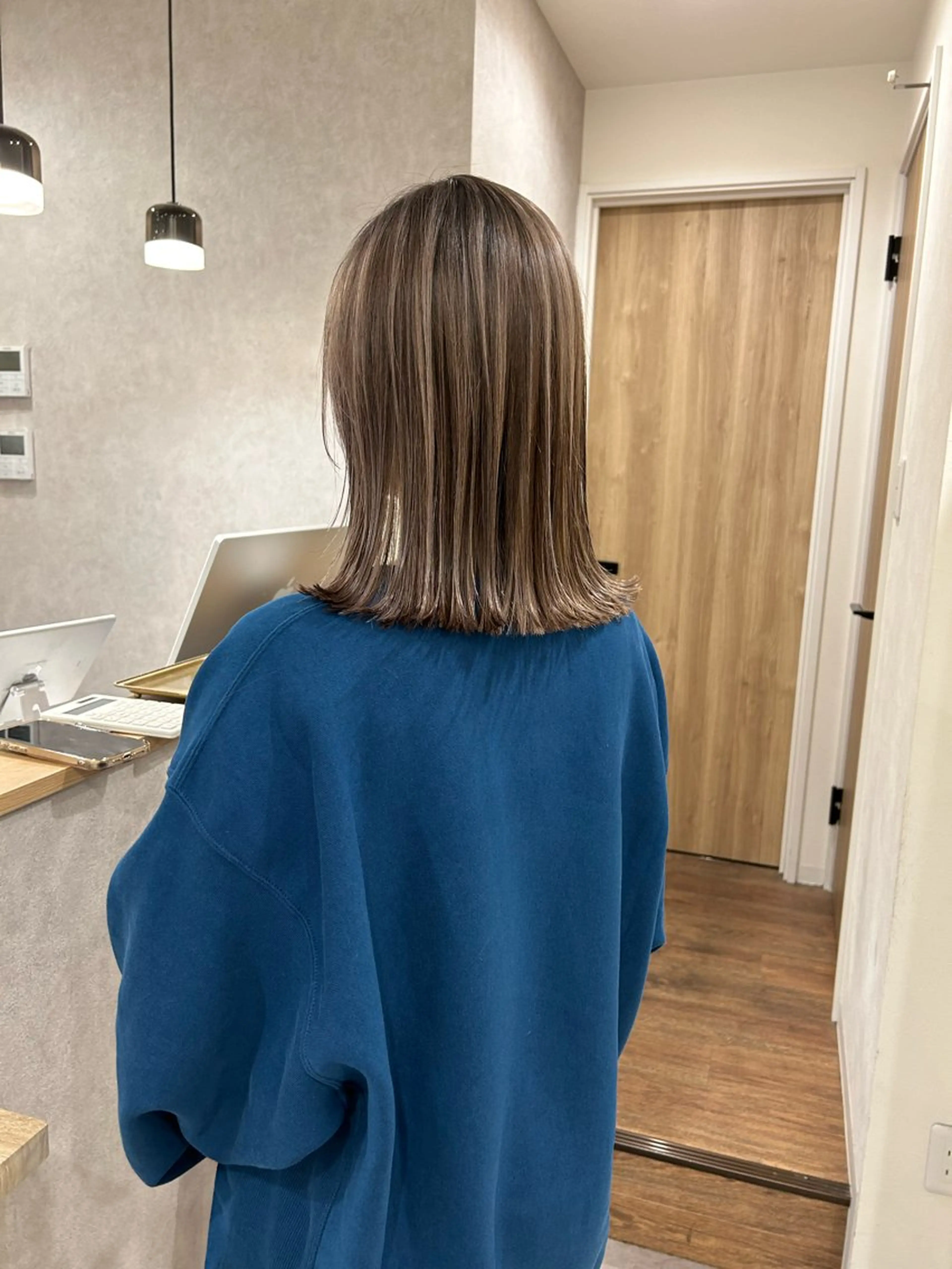 ミディアム カラー ベージュカラー グレージュ ハイライトカラー ミルクティーグレージュ シルバー ヘアカラー Radix所属・ボブ/ハイトーン 福生Radix 下田のヘアスタイル